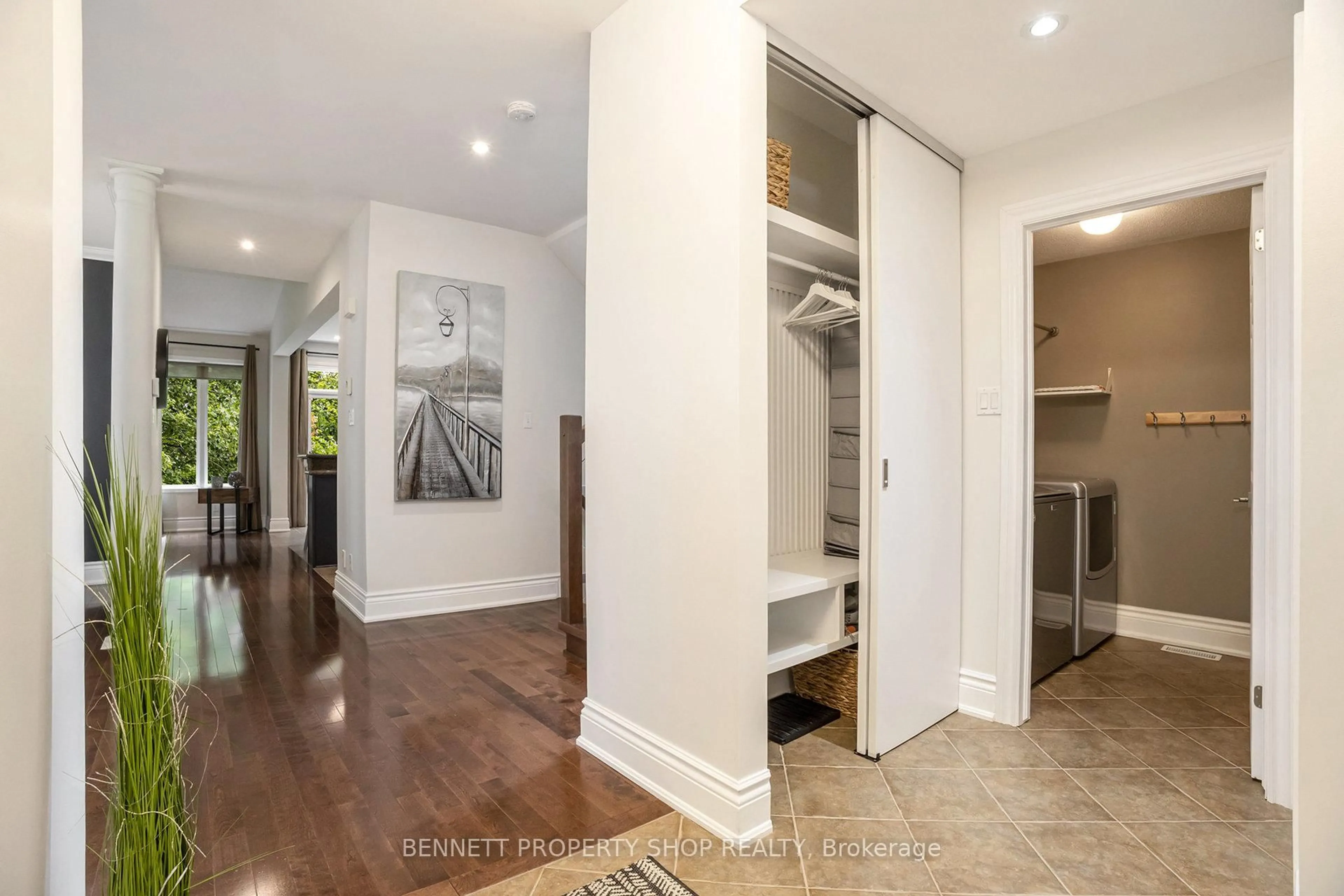 Indoor entryway for 5885 Gladewoods Pl, Ottawa Ontario K1W 1G6