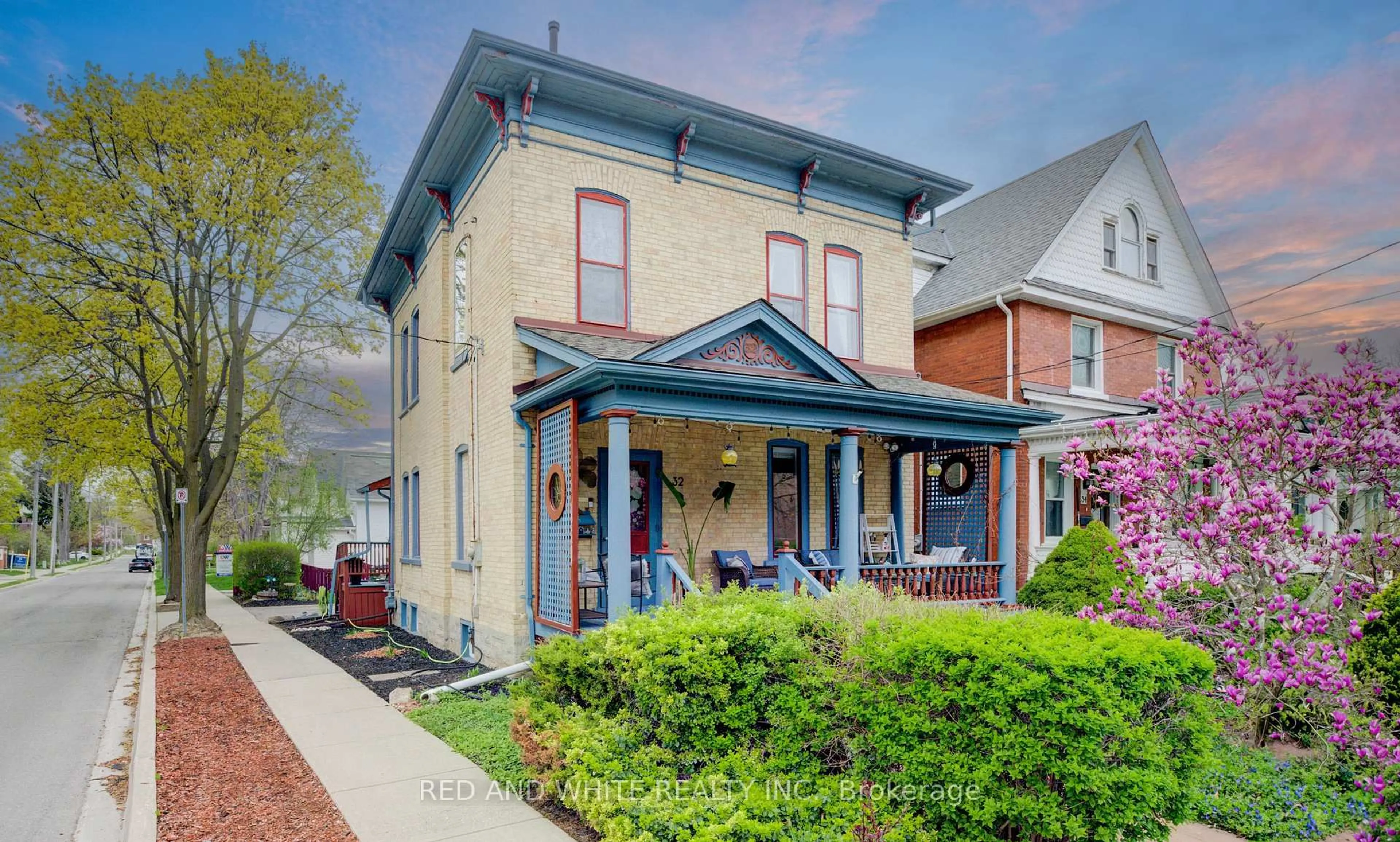 Home with brick exterior material, street for 32 Ellen St, Kitchener Ontario N2H 1L4