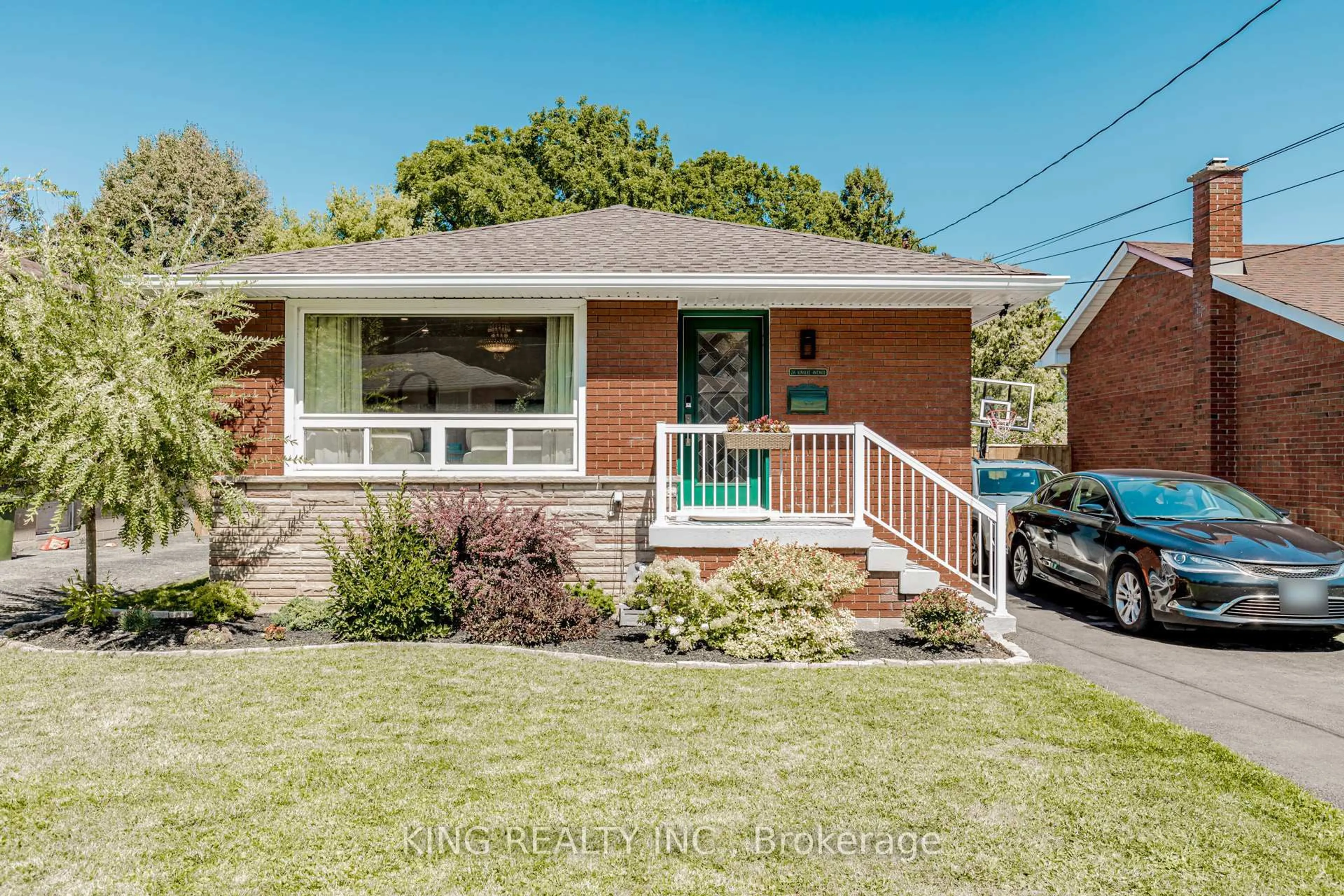 Home with brick exterior material, street for 28 AINSLIE Ave, Hamilton Ontario L8S 2J6