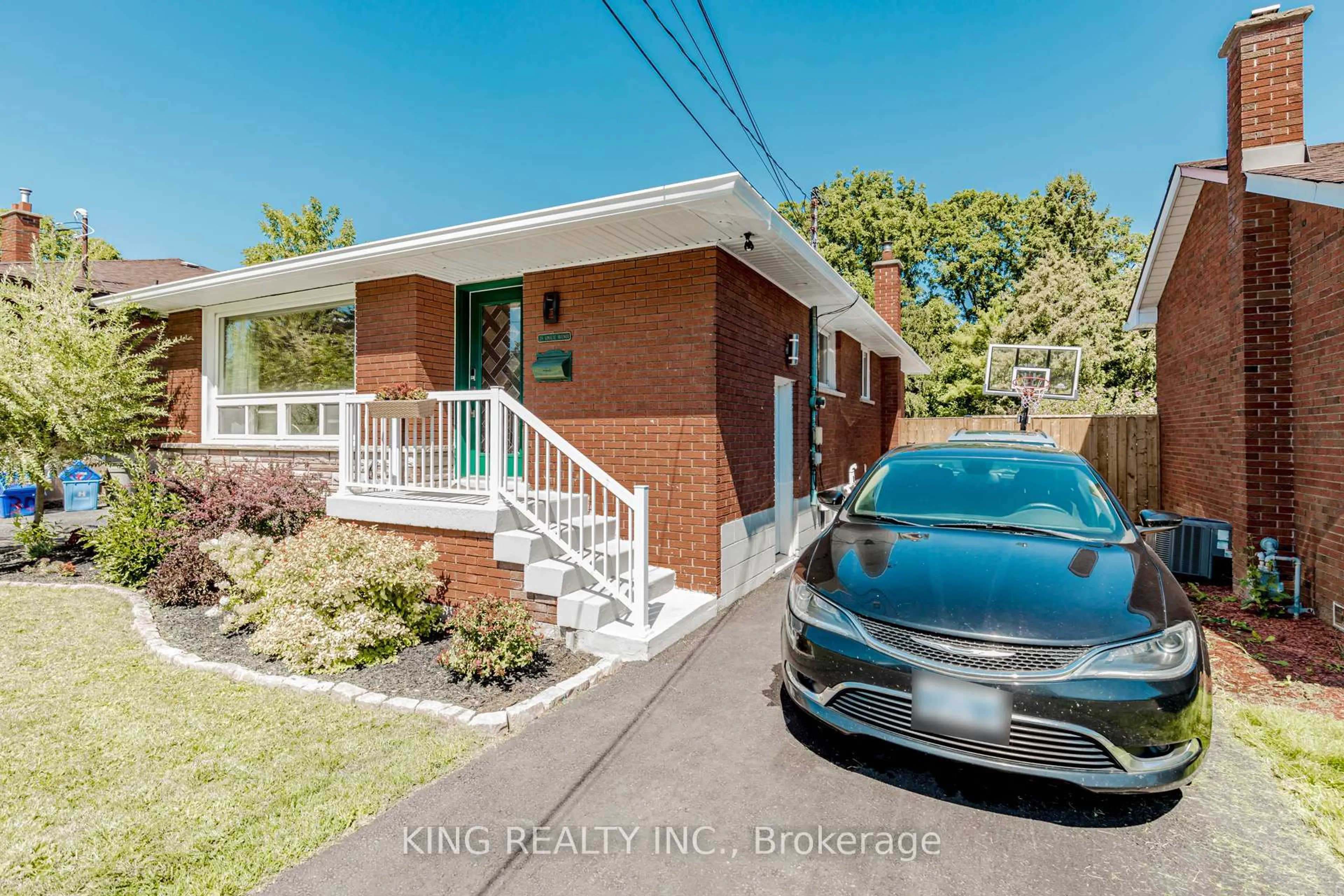 Home with brick exterior material, street for 28 AINSLIE Ave, Hamilton Ontario L8S 2J6