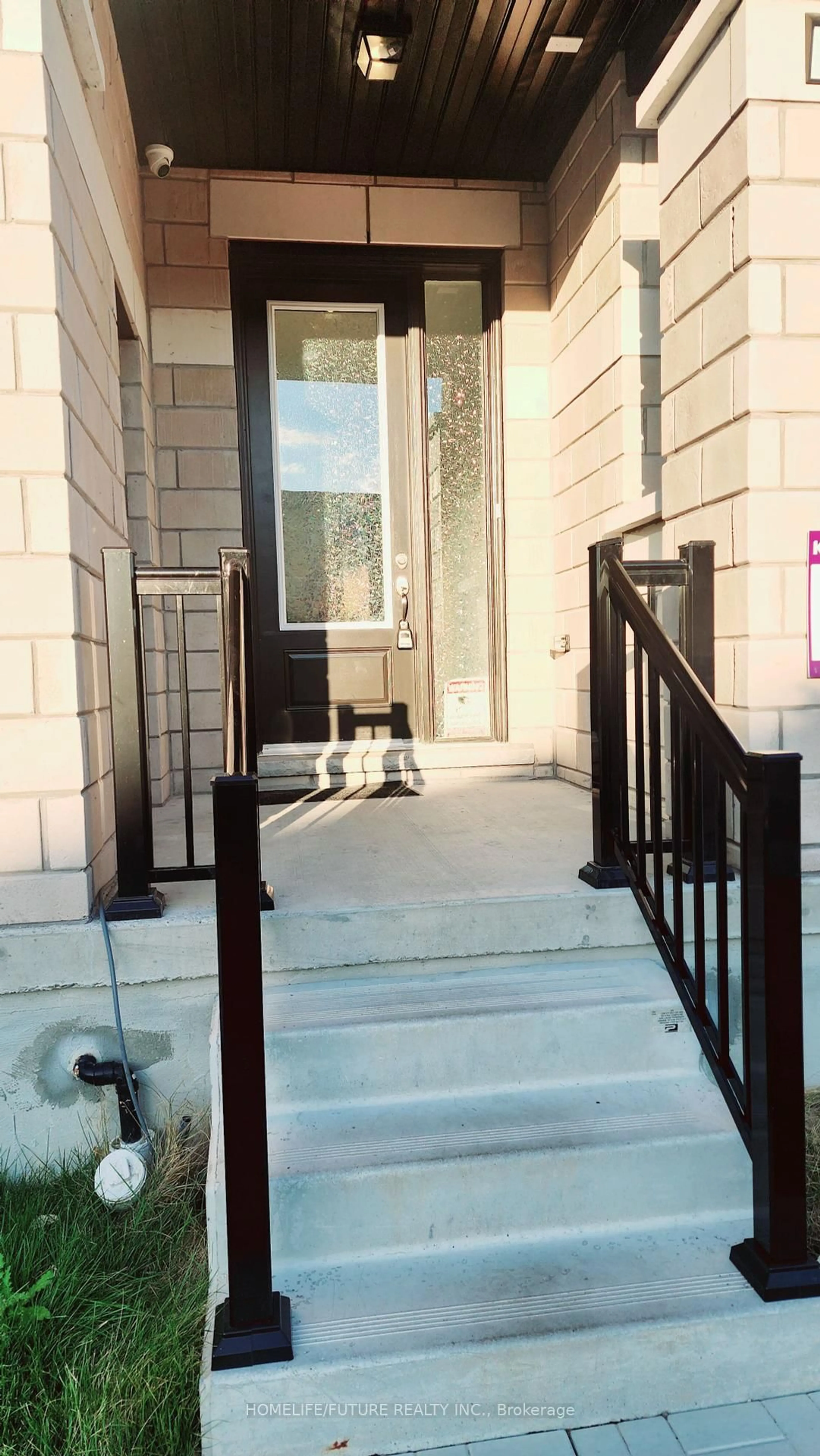Indoor entryway for 42 Keenan St, Kawartha Lakes Ontario K9V 6C2