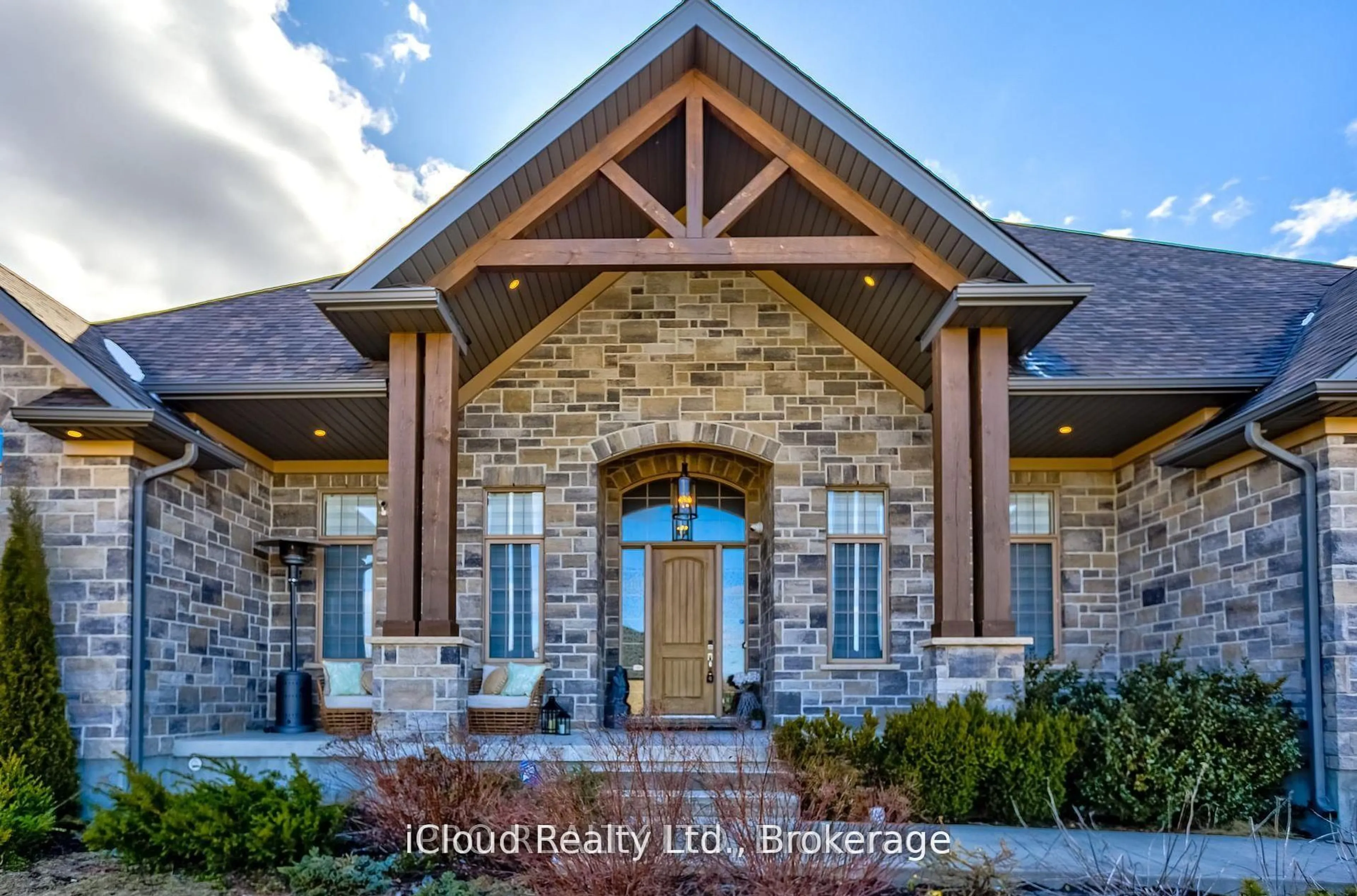 Indoor entryway for 111 Sunset Hills Cres, Woolwich Ontario N0B 2B0