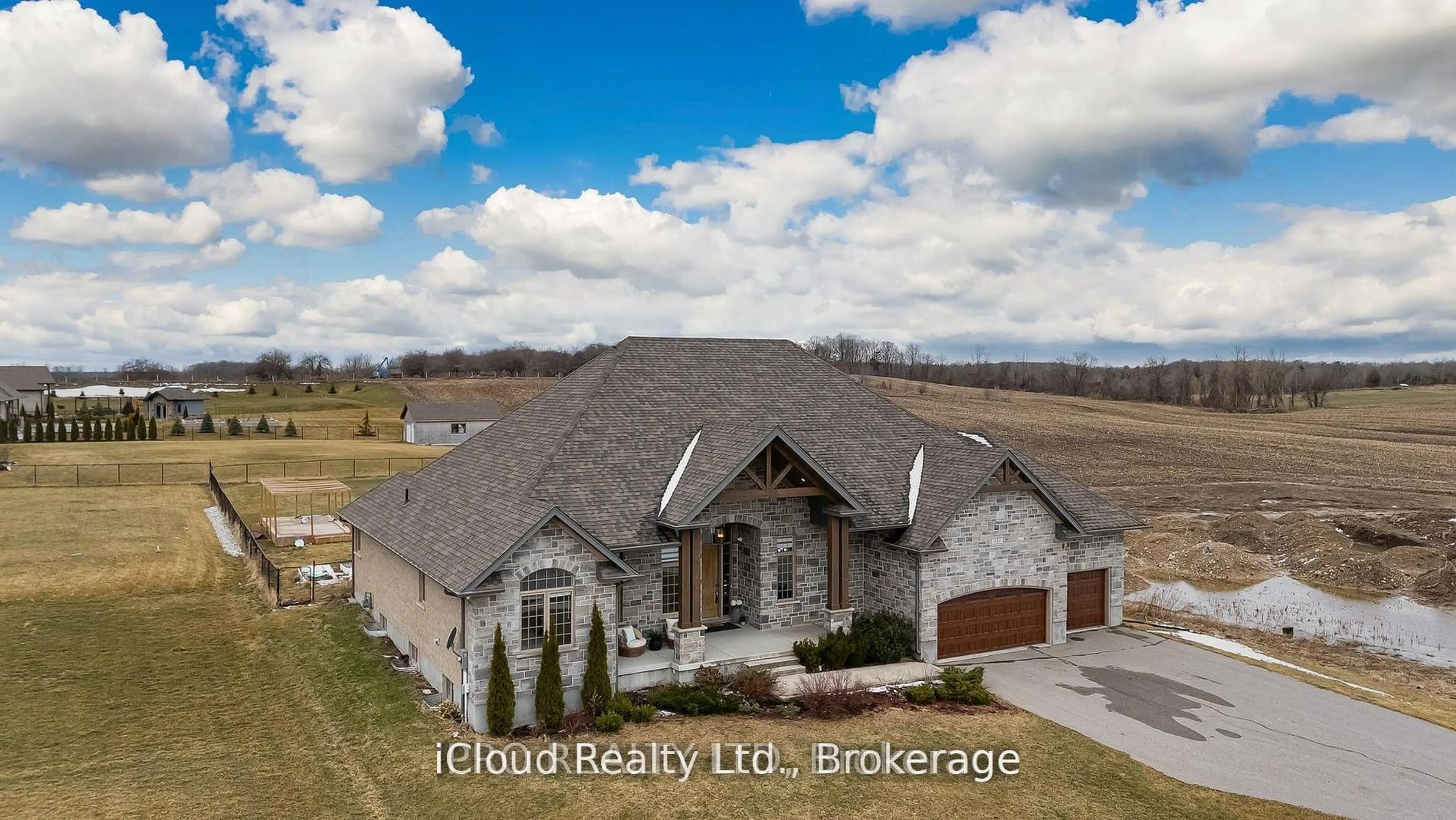 A pic from outside/outdoor area/front of a property/back of a property/a pic from drone, building for 111 Sunset Hills Cres, Woolwich Ontario N0B 2B0