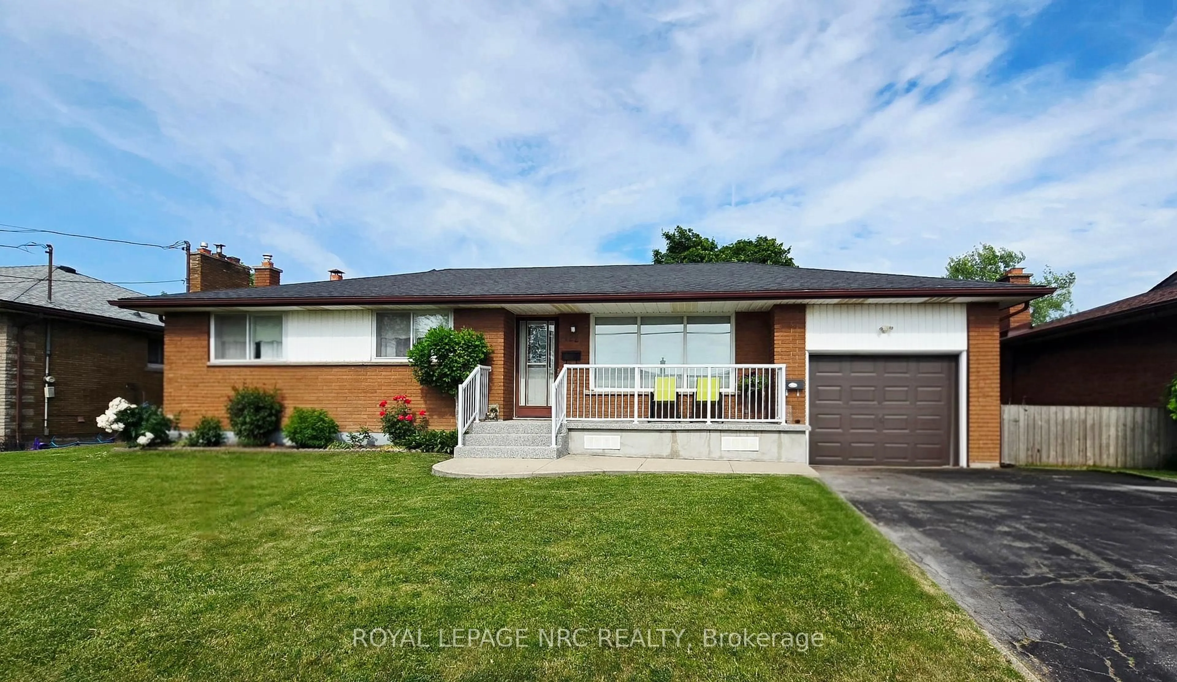 Home with brick exterior material, street for 122 Wellington St, Welland Ontario L3B 1B3