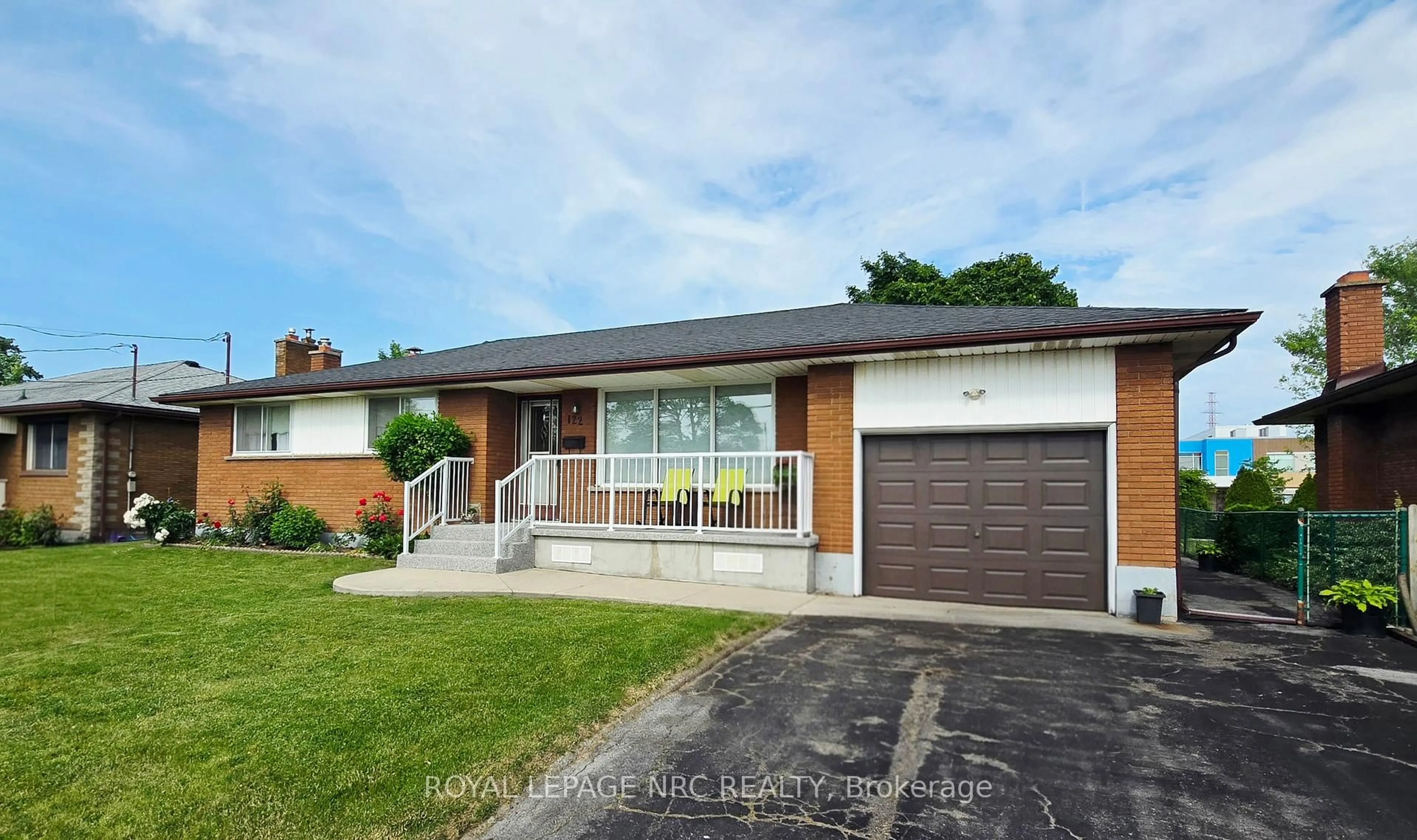 Home with brick exterior material, street for 122 Wellington St, Welland Ontario L3B 1B3