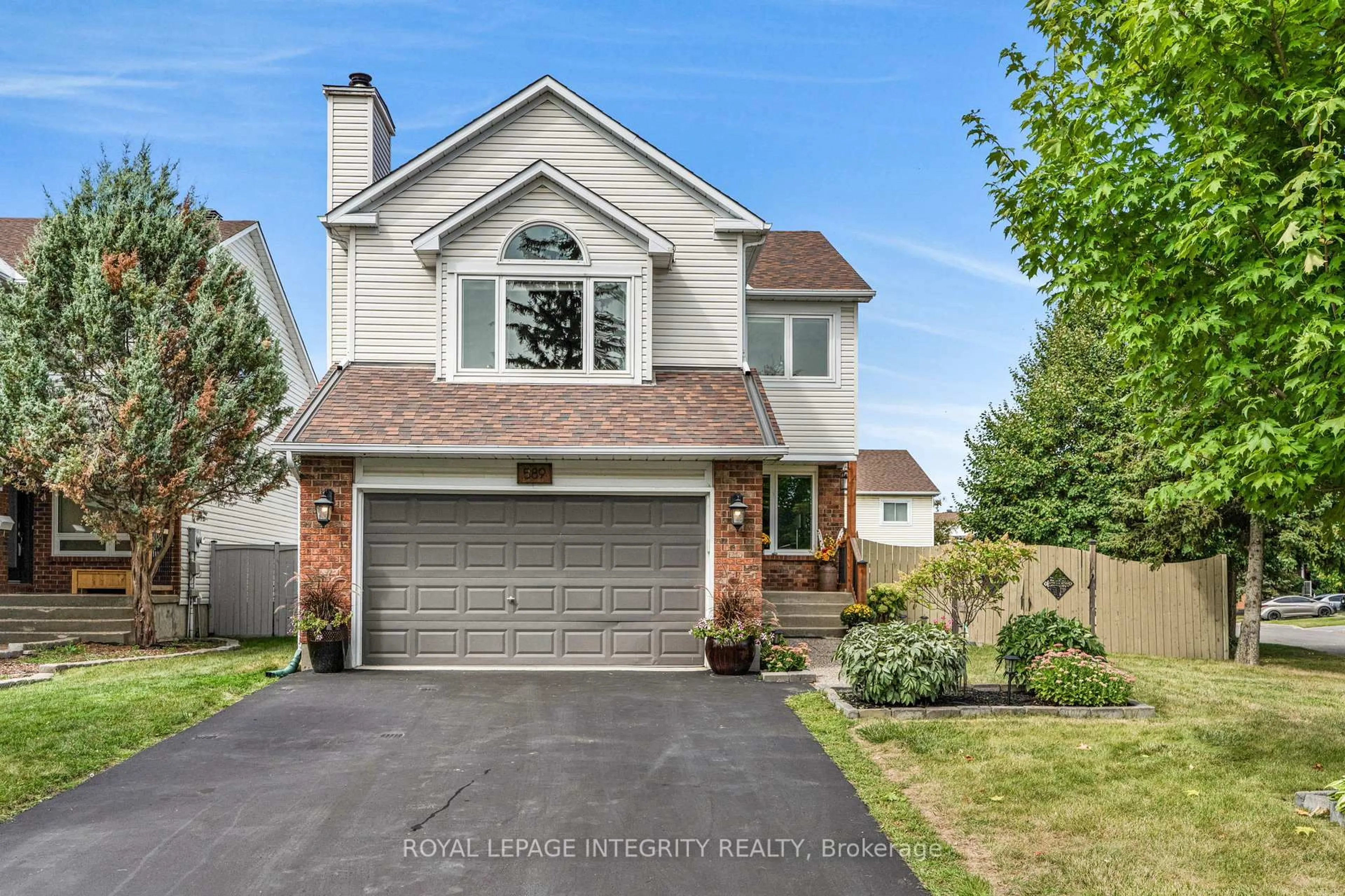 Home with vinyl exterior material, street for 589 Pocono Cres, Ottawa Ontario K4A 3J6