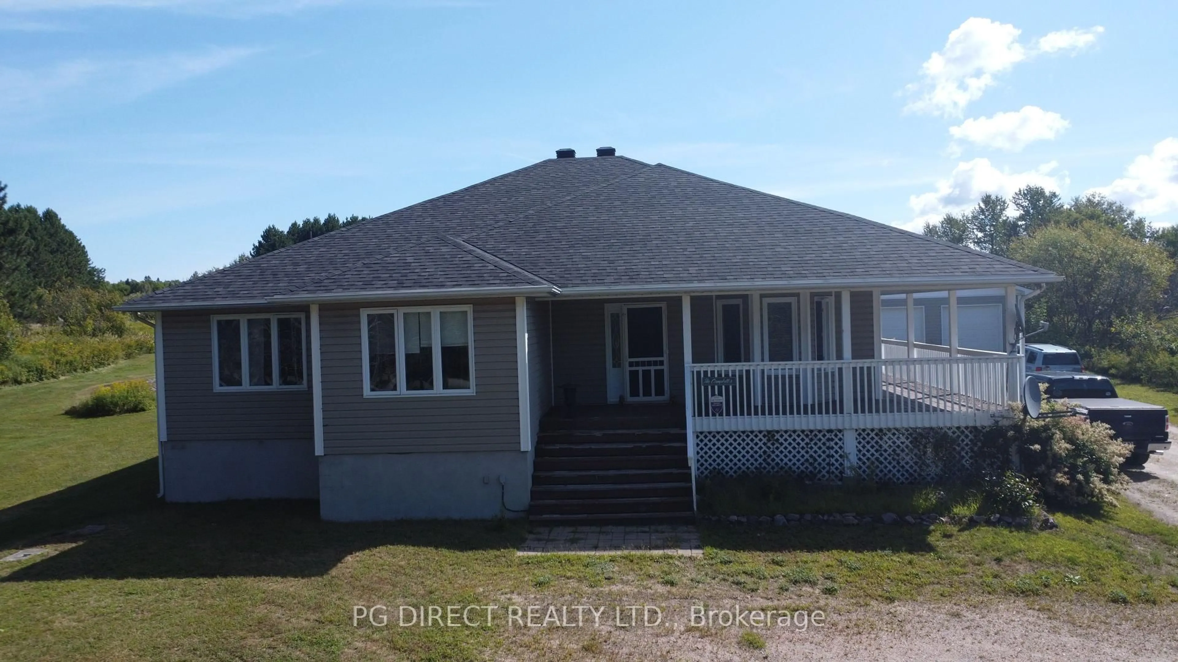 Home with vinyl exterior material, building for 270 Pinecreek Cres, Callander Ontario P0H 1H0