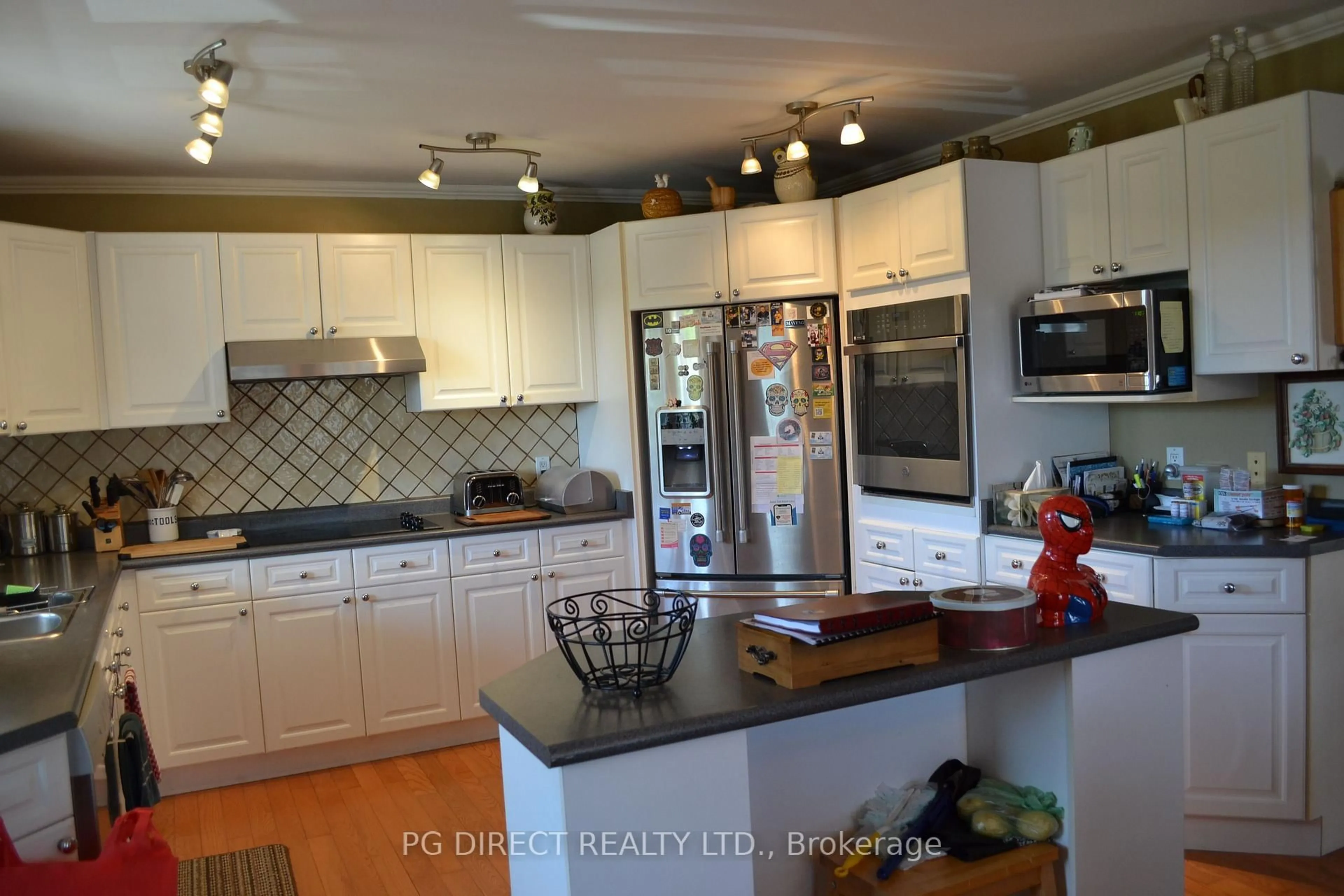 Open concept kitchen, ceramic/tile floor for 270 Pinecreek Cres, Callander Ontario P0H 1H0