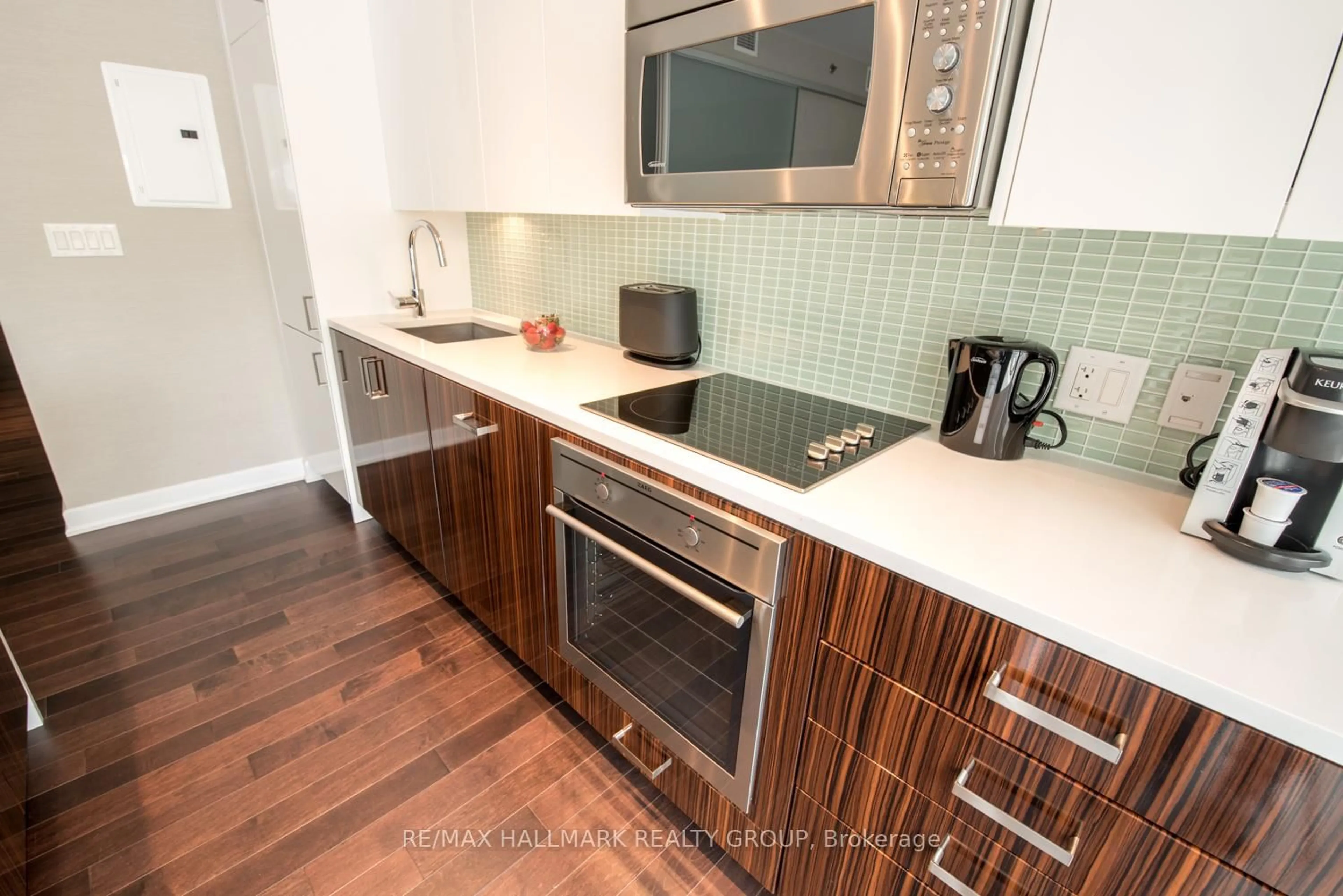 Unknown for 300 Lisgar St #213, Ottawa Ontario K2P 0E2