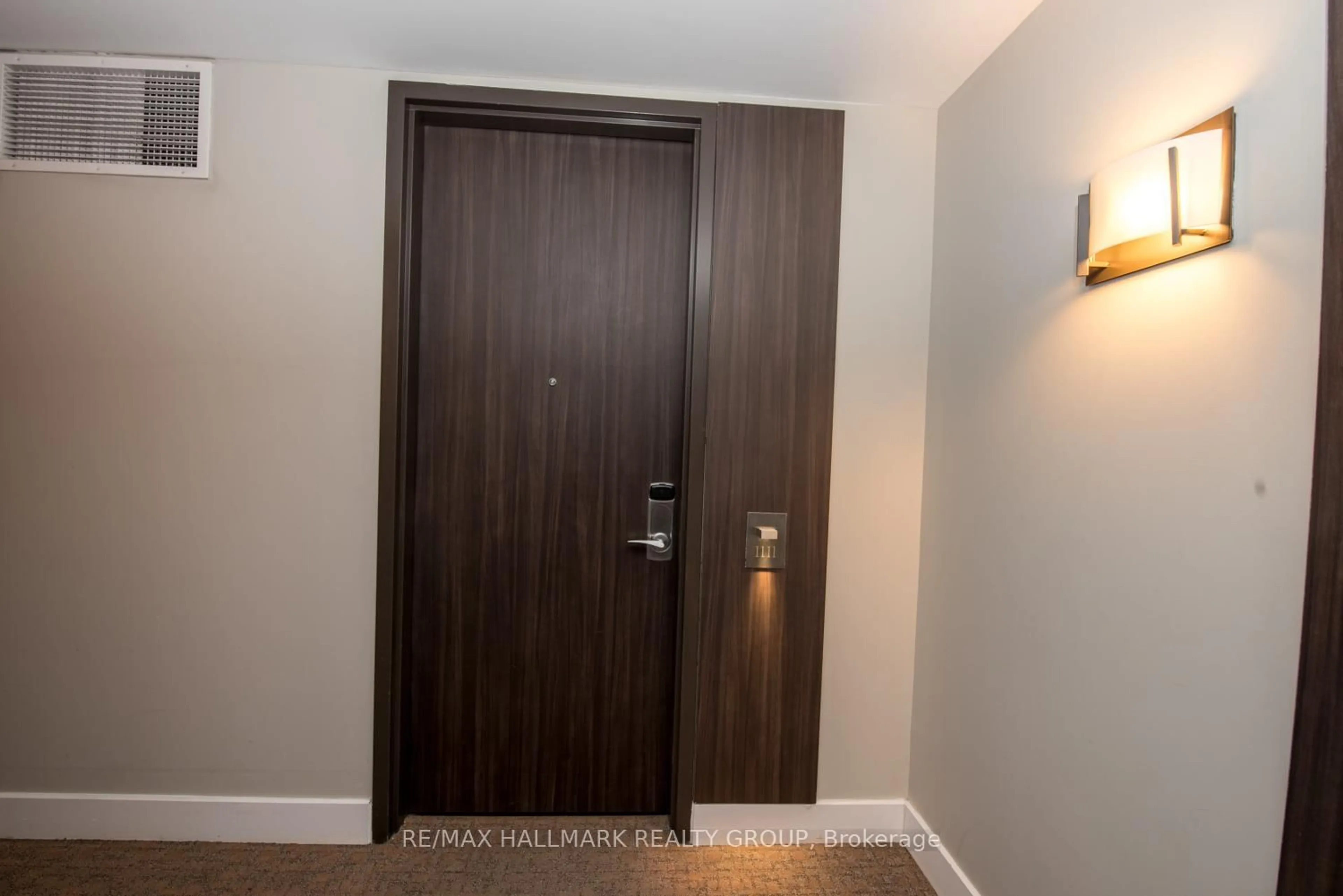Indoor entryway for 300 Lisgar St #1111, Ottawa Ontario K2P 0E2