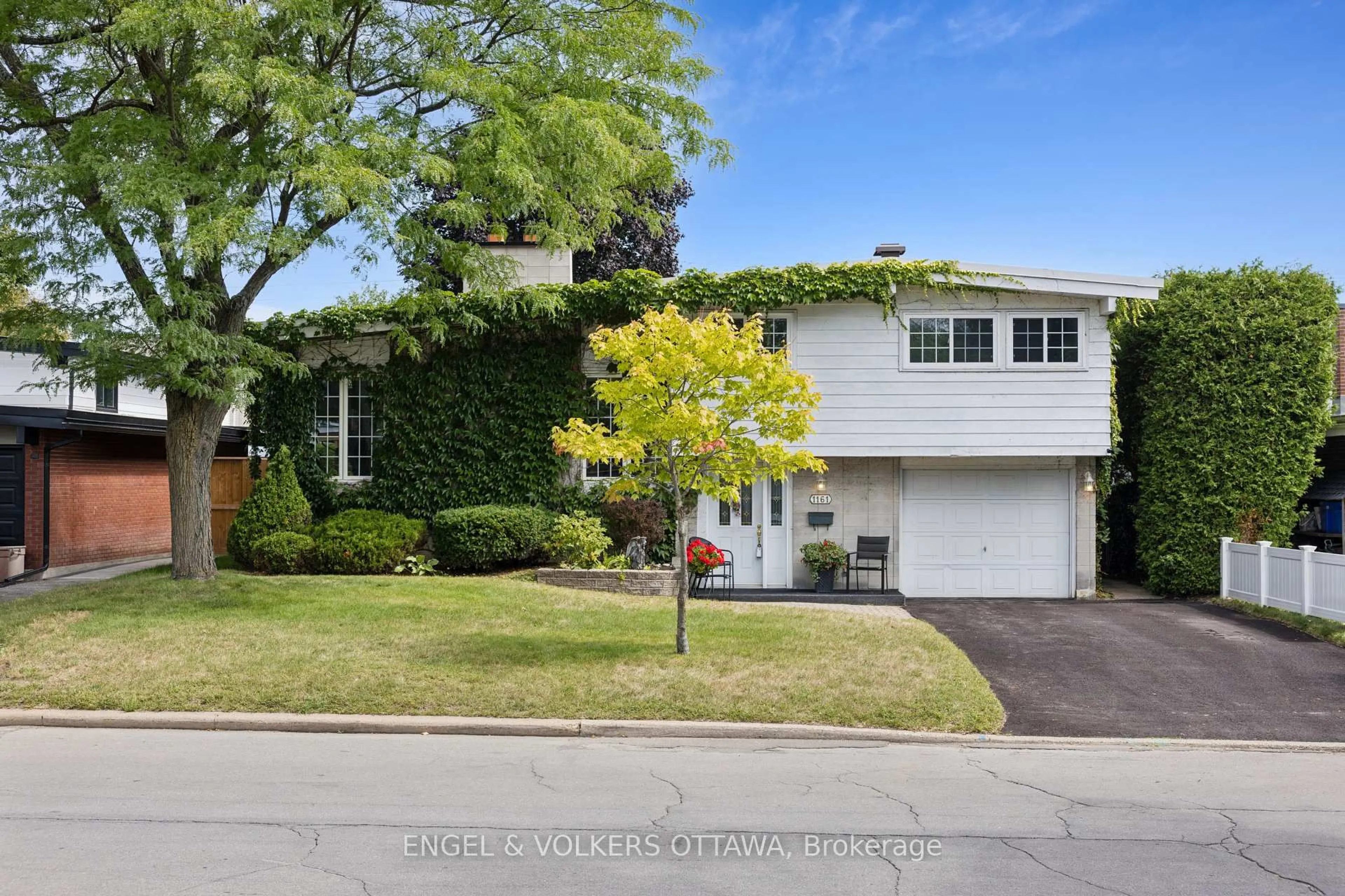 Home with vinyl exterior material, street for 1161 Cameo Dr, Ottawa Ontario K2C 1Y6