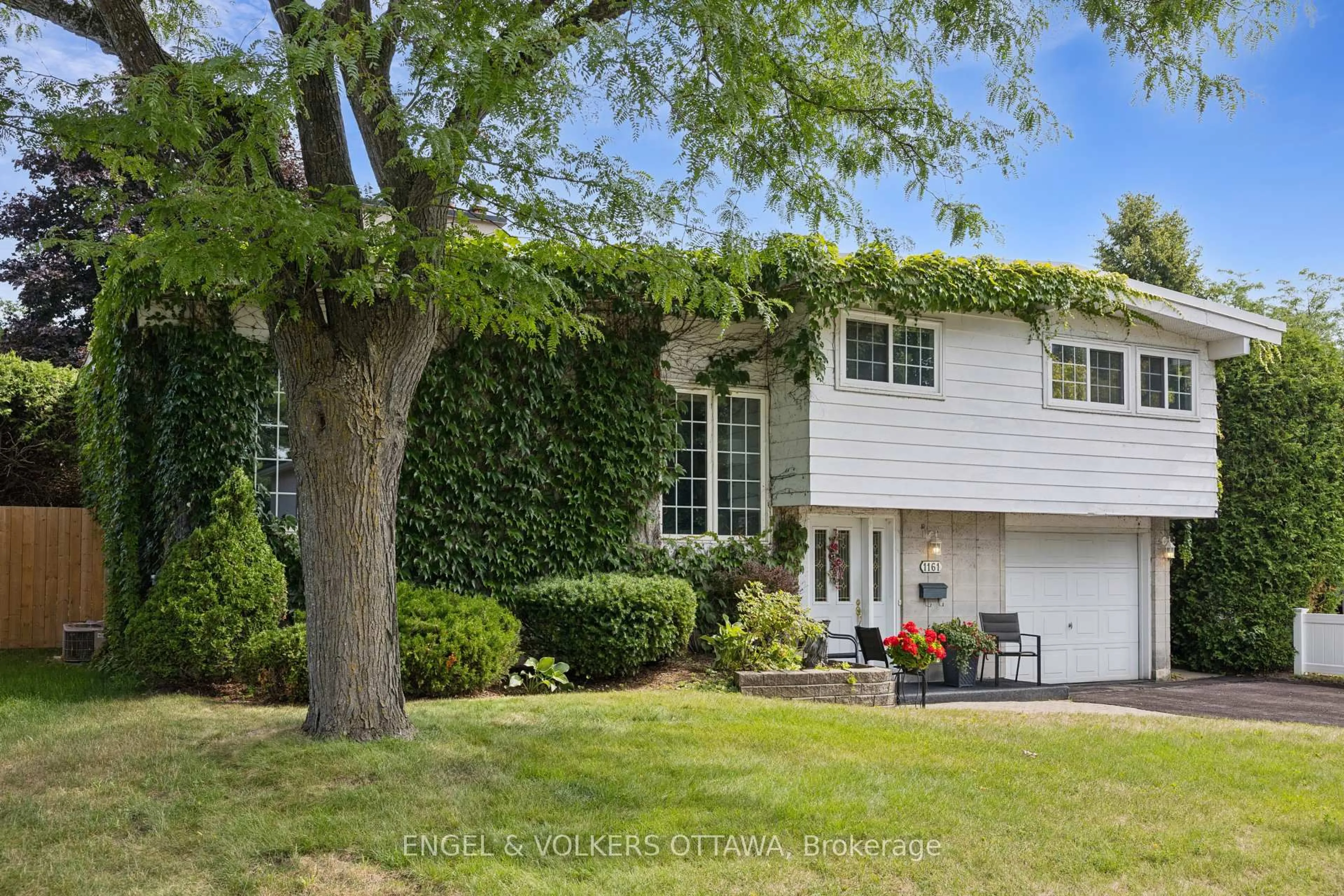 Home with vinyl exterior material, street for 1161 Cameo Dr, Ottawa Ontario K2C 1Y6