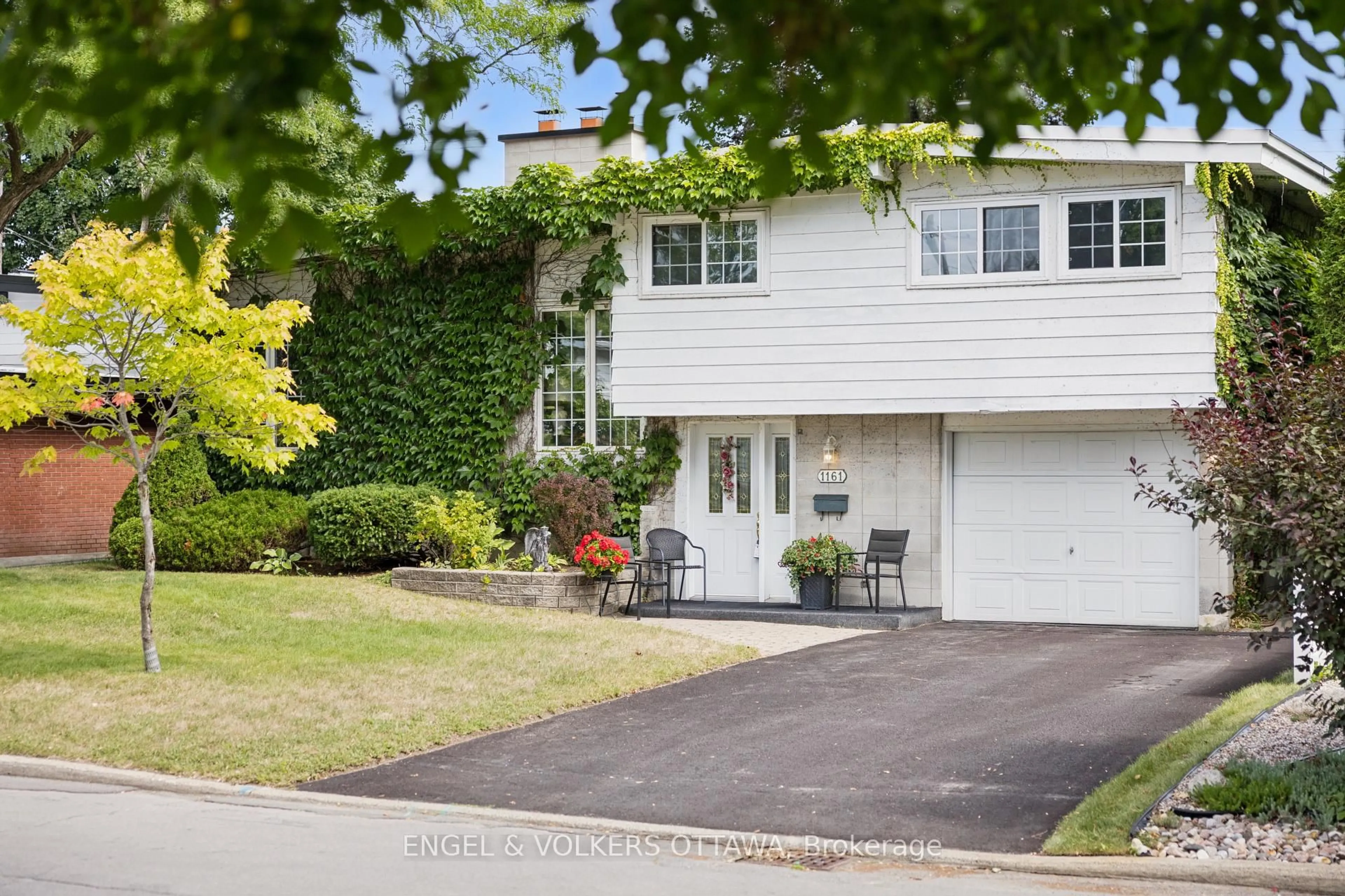 Unknown for 1161 Cameo Dr, Ottawa Ontario K2C 1Y6