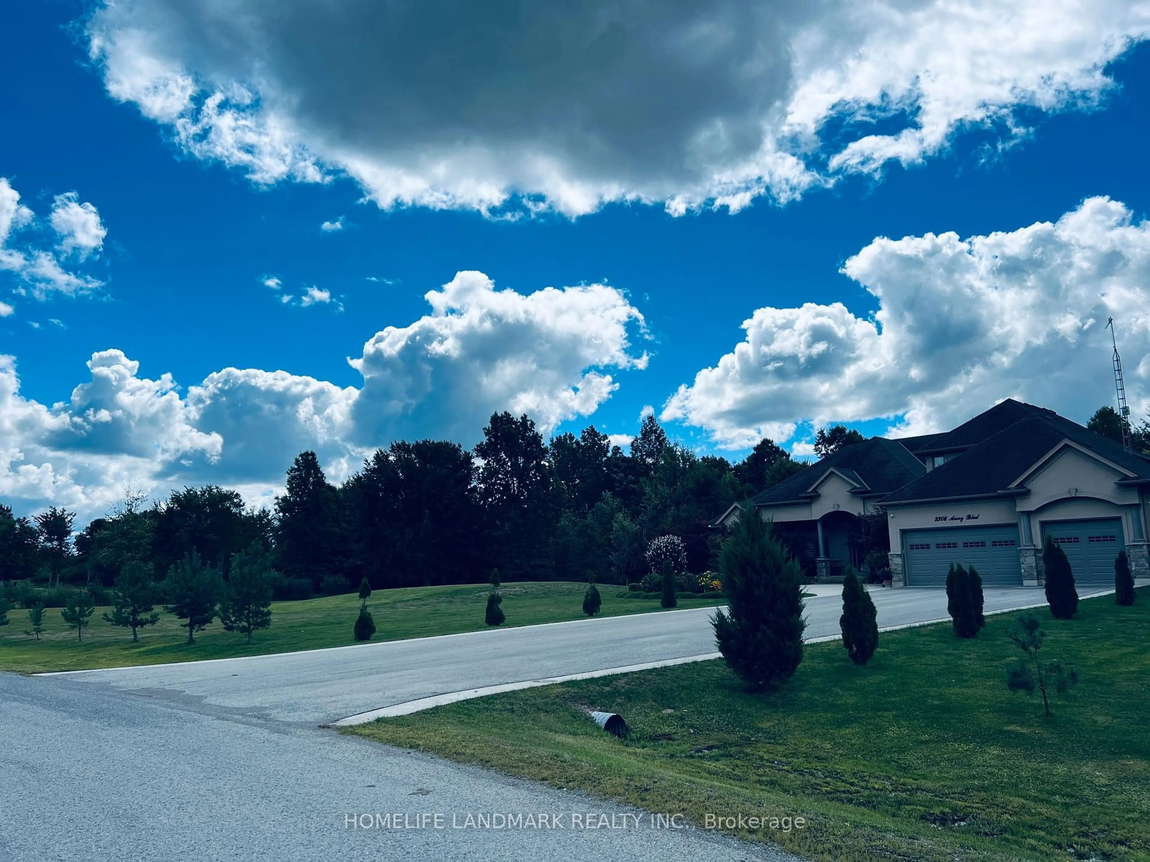 A pic from outside/outdoor area/front of a property/back of a property/a pic from drone, mountain view for 3308 Avery Blvd, Niagara Falls Ontario L2G 0J9