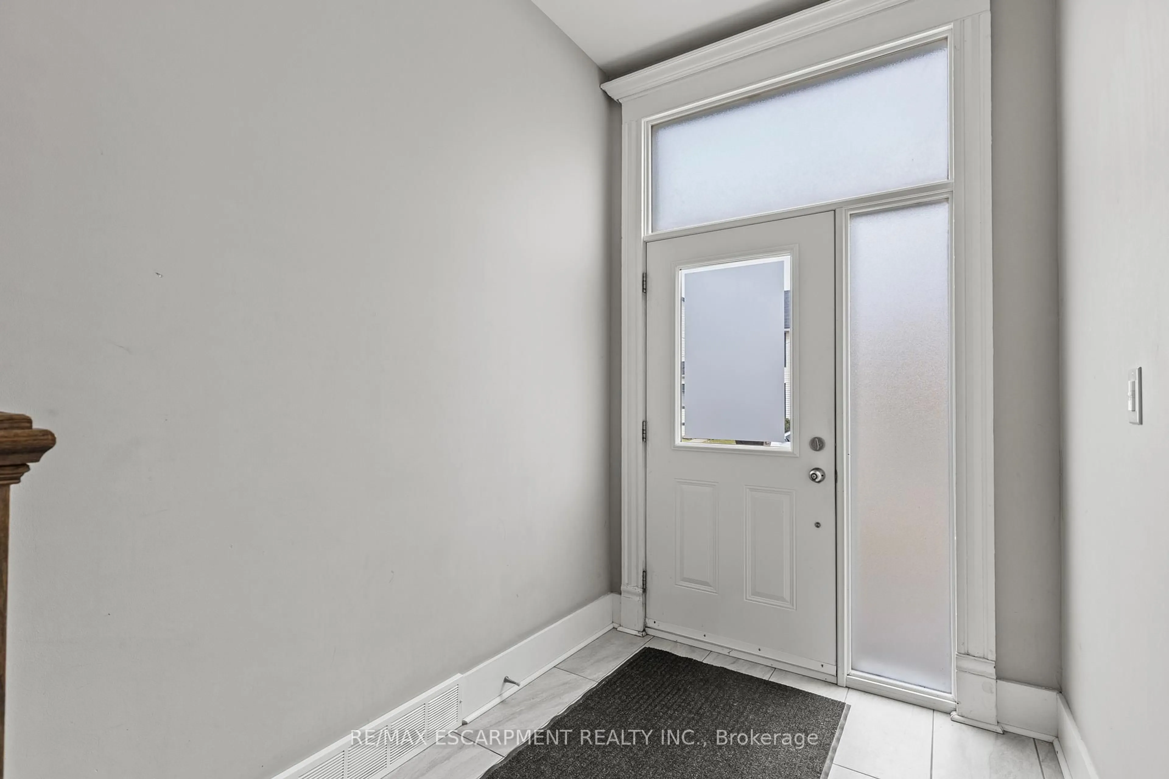 Indoor entryway for 181 West Ave, Hamilton Ontario L8L 5C7