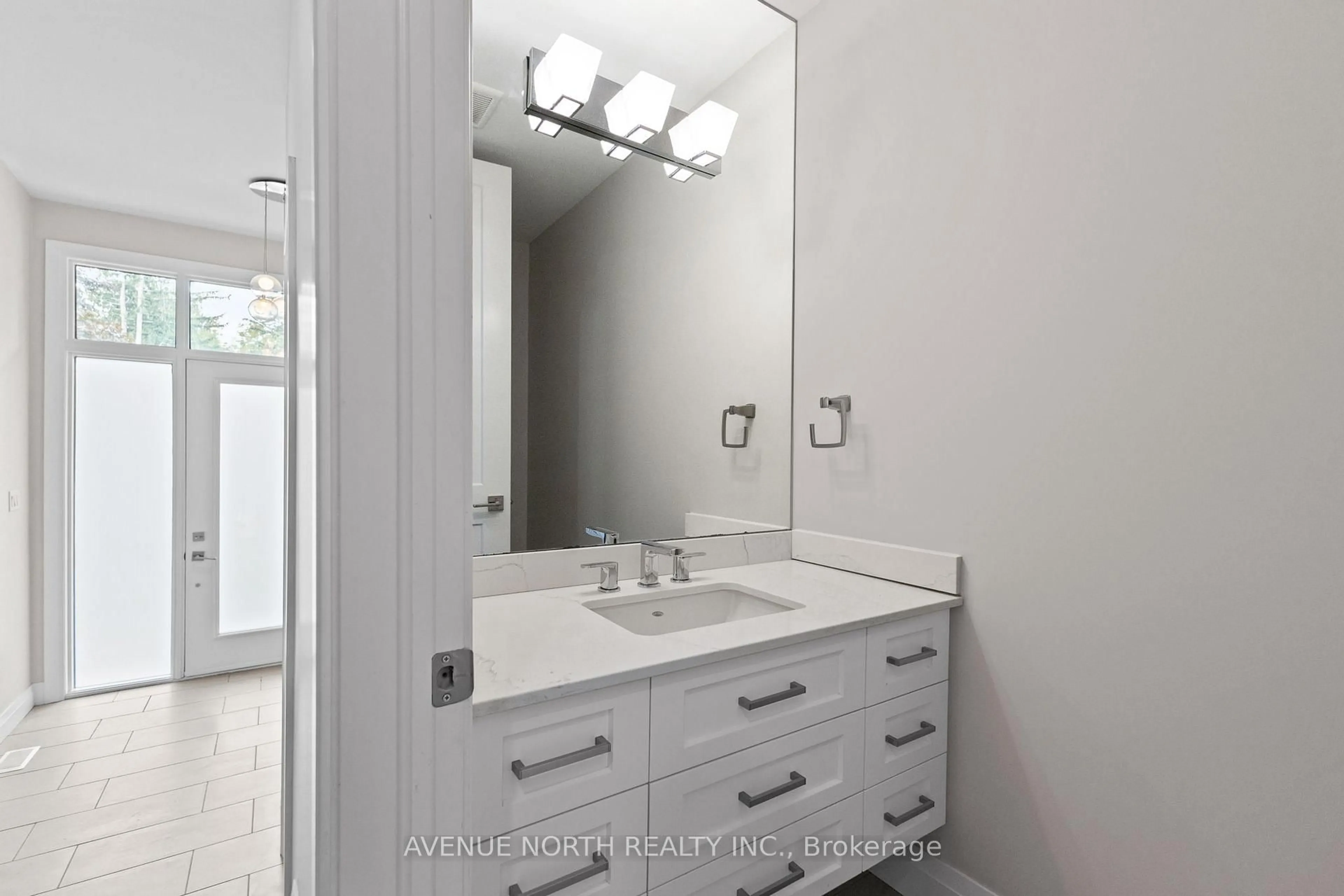 Contemporary bathroom, ceramic/tile floor for 463 Dawson Ave, Ottawa Ontario K1Z 5V6