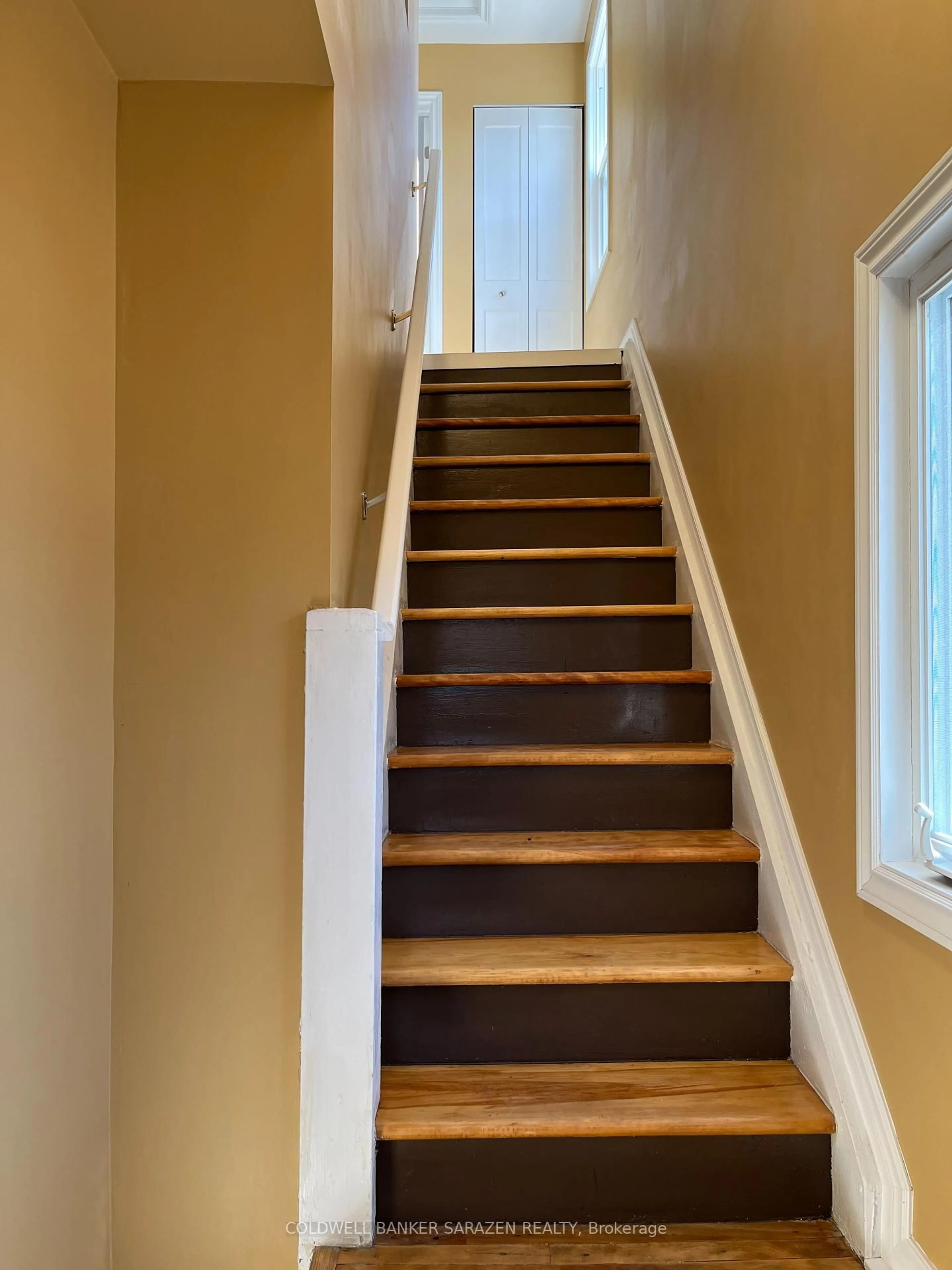 Stairs for 136 Deschamps Ave, Ottawa Ontario K1L 5Z6