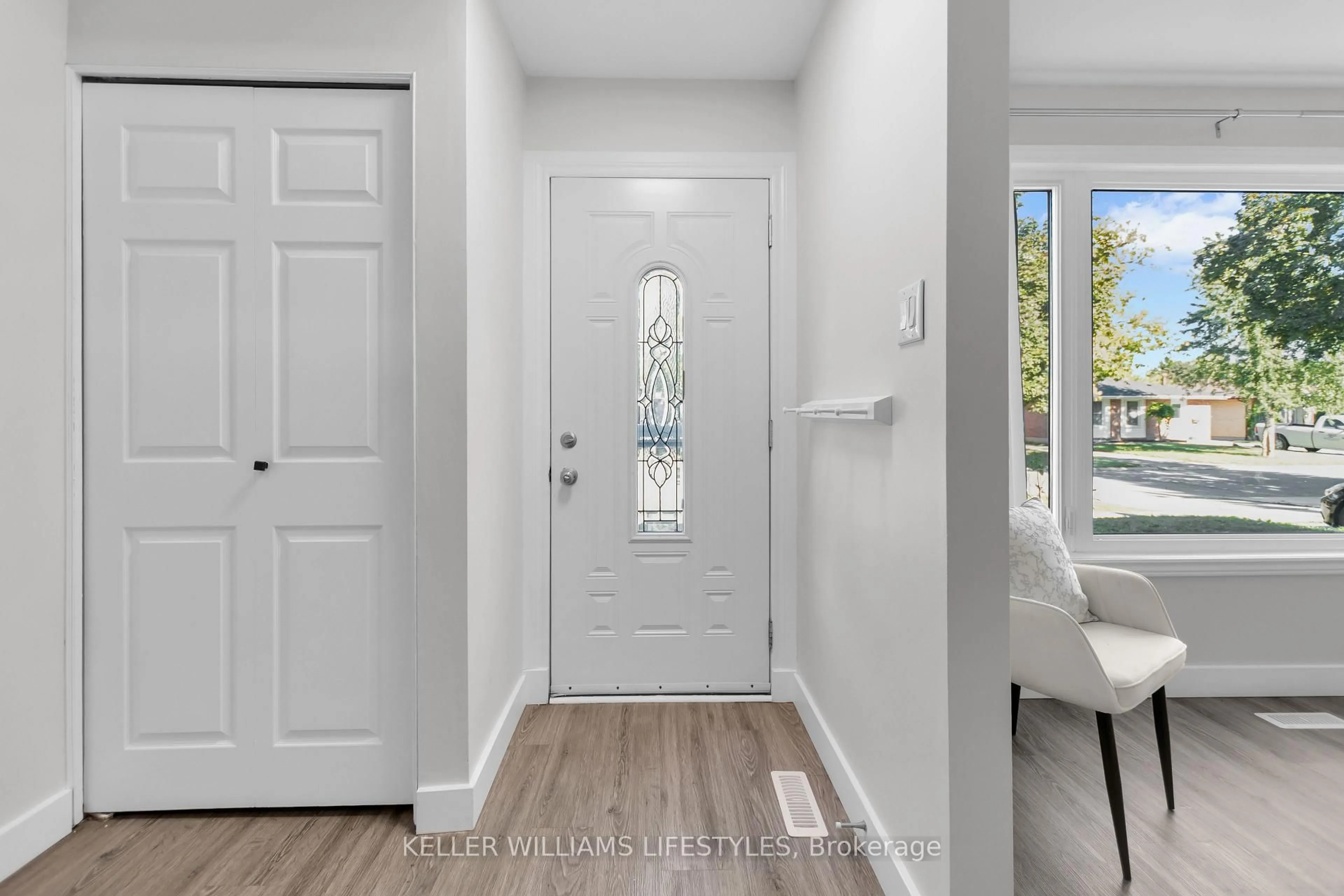 Indoor entryway for 117 Woodrow Cres, London South Ontario N6E 1E7