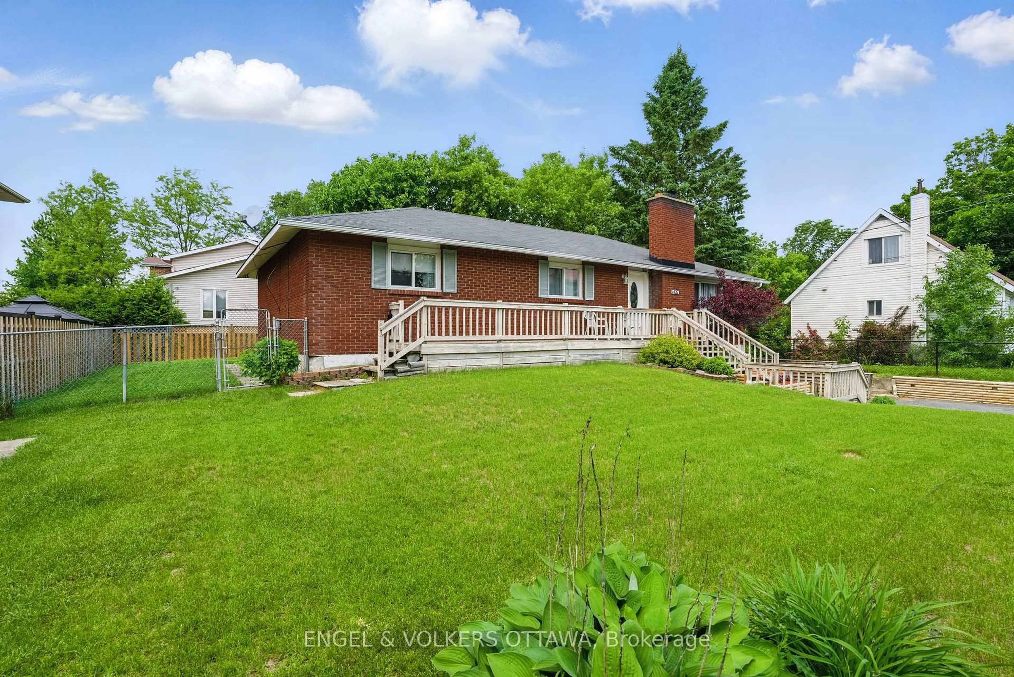 Unknown for 1427 Rosebella Ave, Ottawa Ontario K1T 1E5