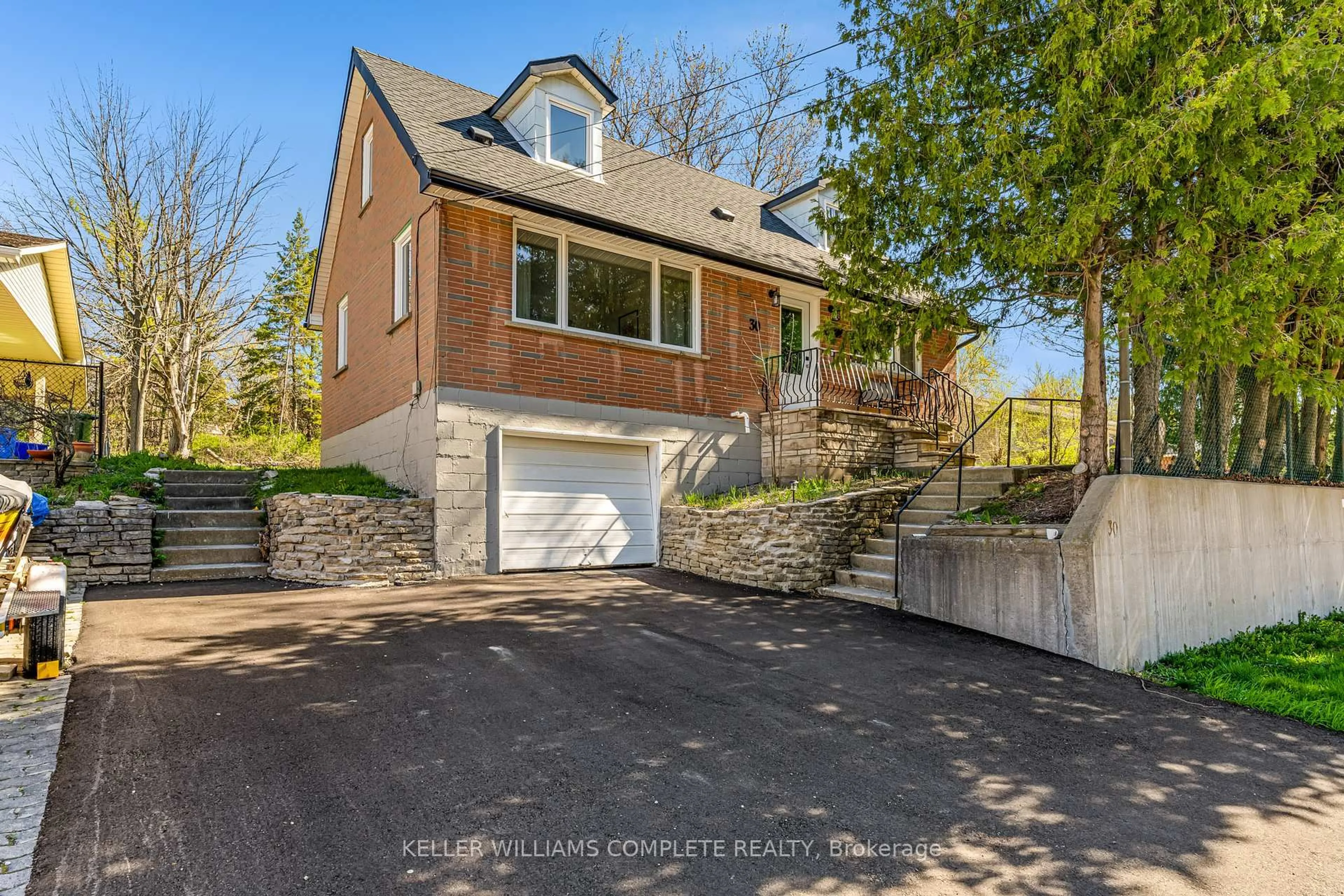 Unknown for 30 Ann St, Hamilton Ontario L9H 2N5