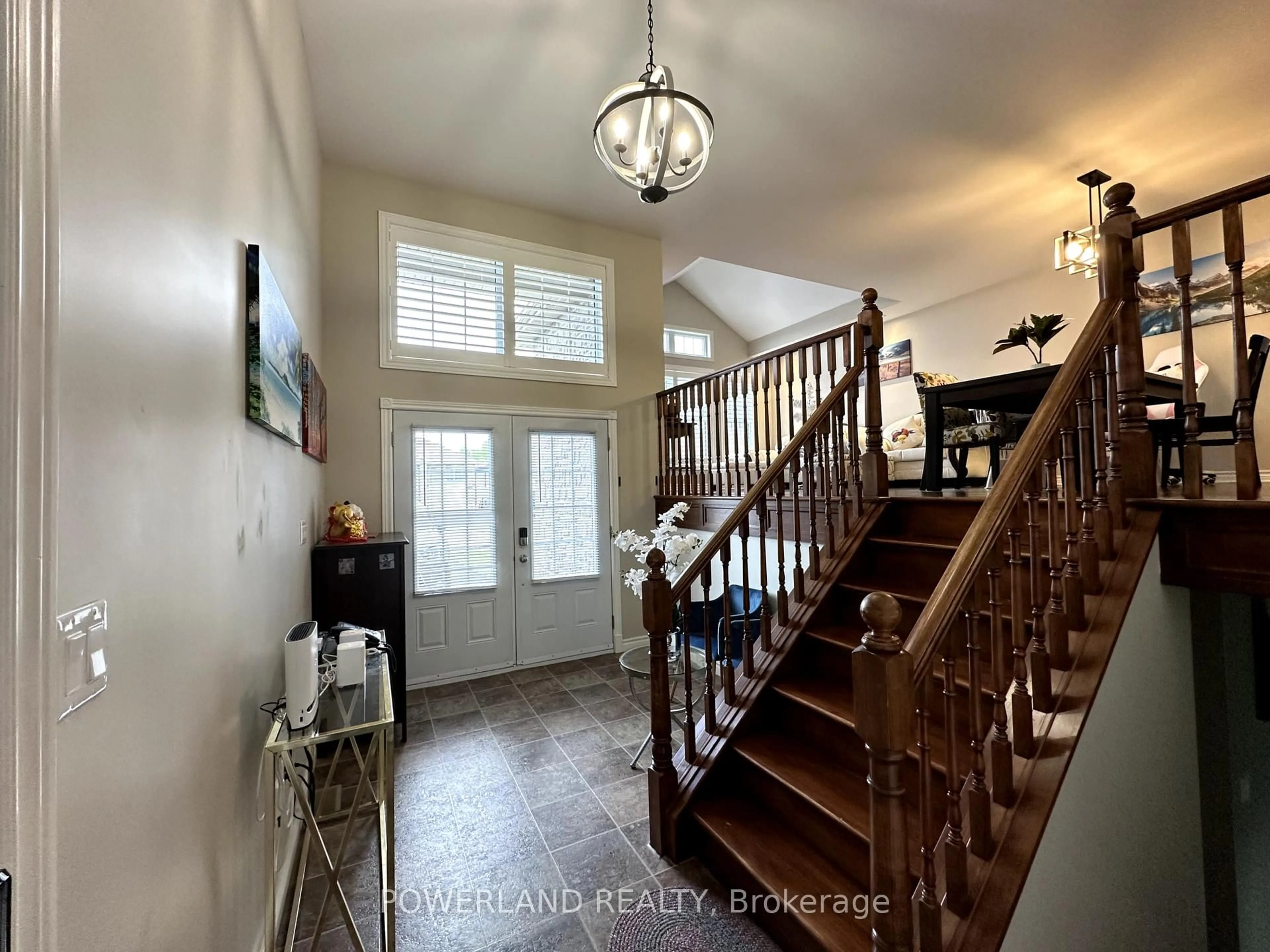 Indoor foyer for 21 Brookland Dr, North Bay Ontario P1A 0A1