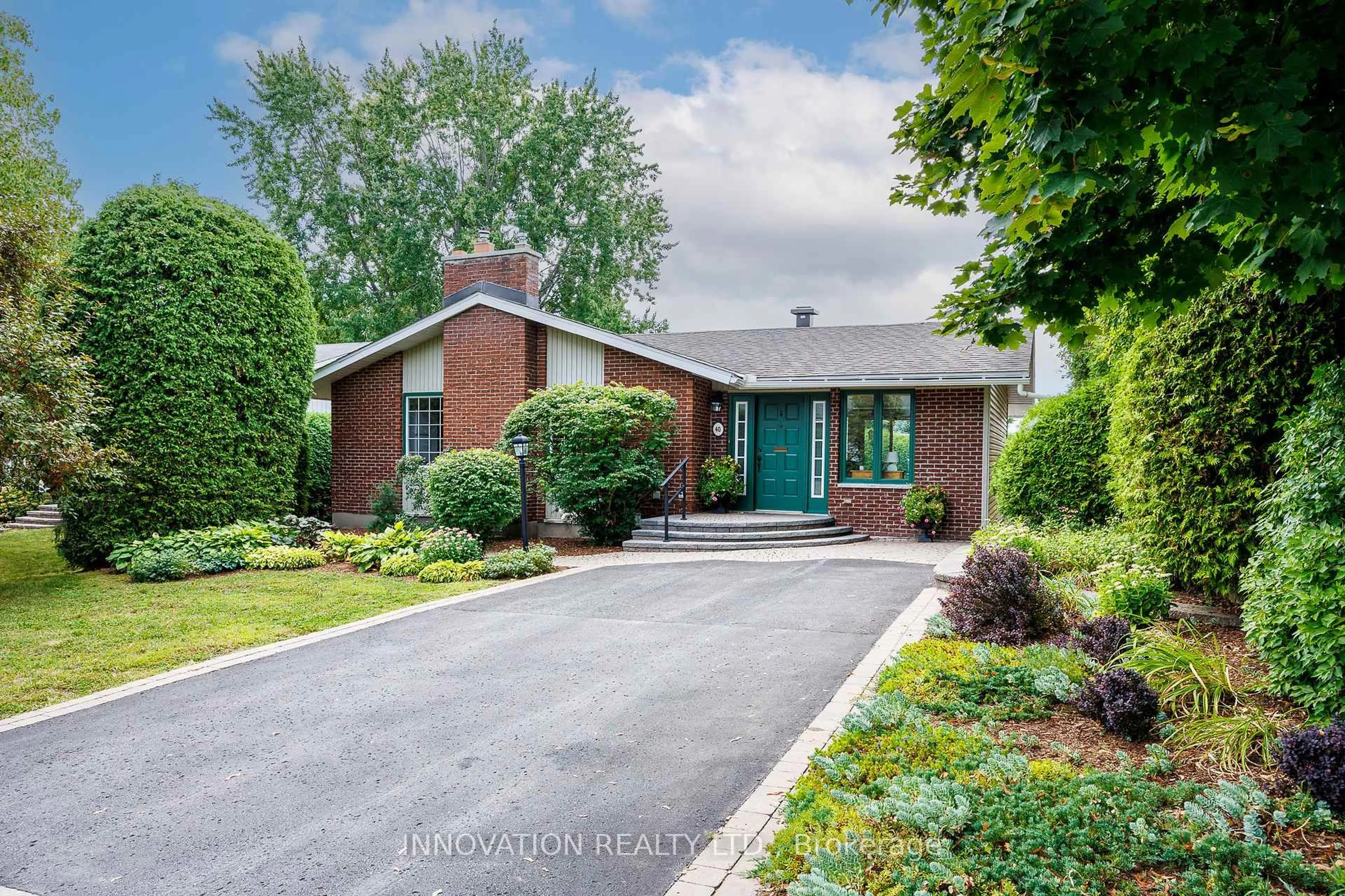Home with brick exterior material, street for 40 Singal St, Ottawa Ontario K2L 1B9