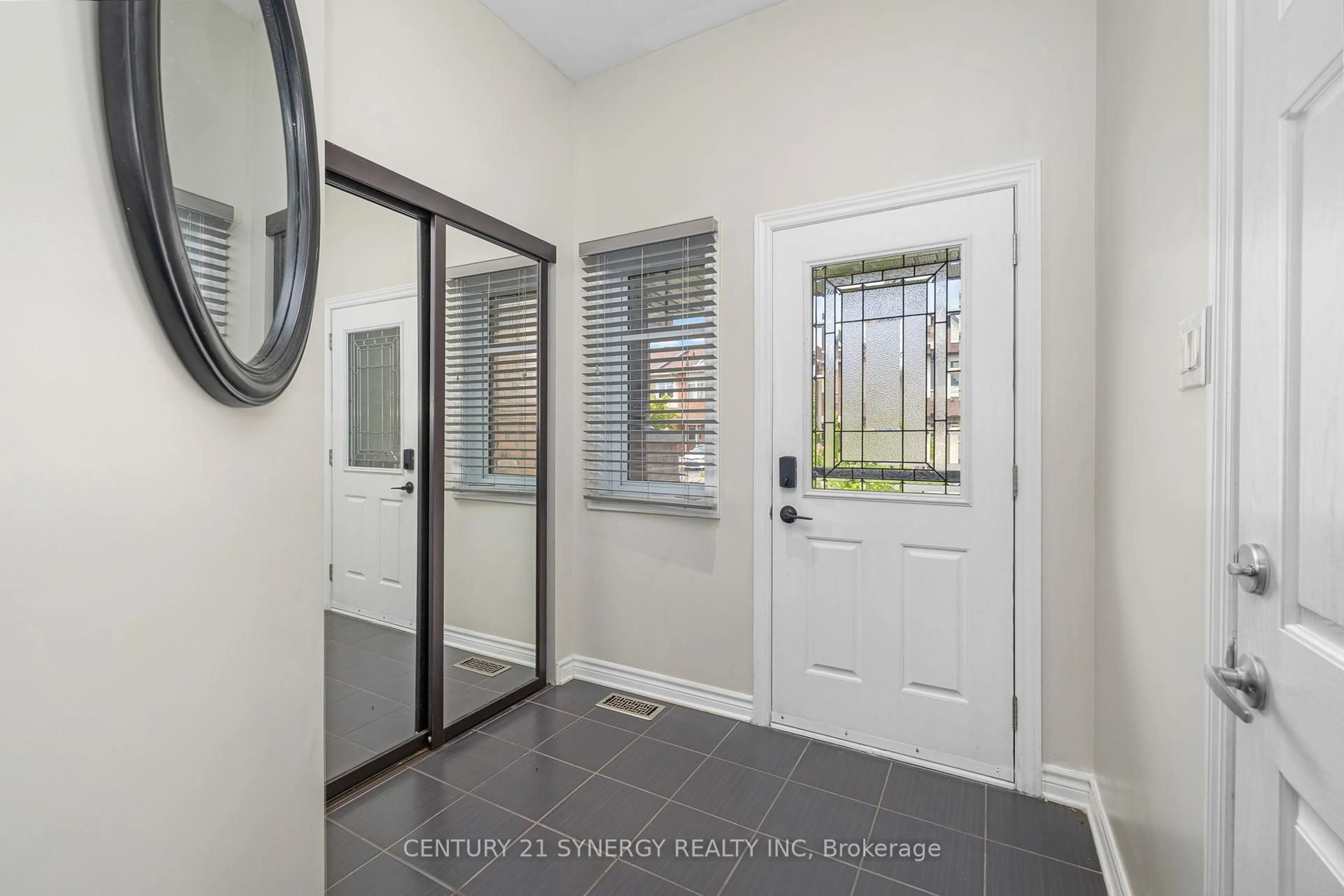 Indoor entryway for 120 Lerta Way, Ottawa Ontario K4A 0W5