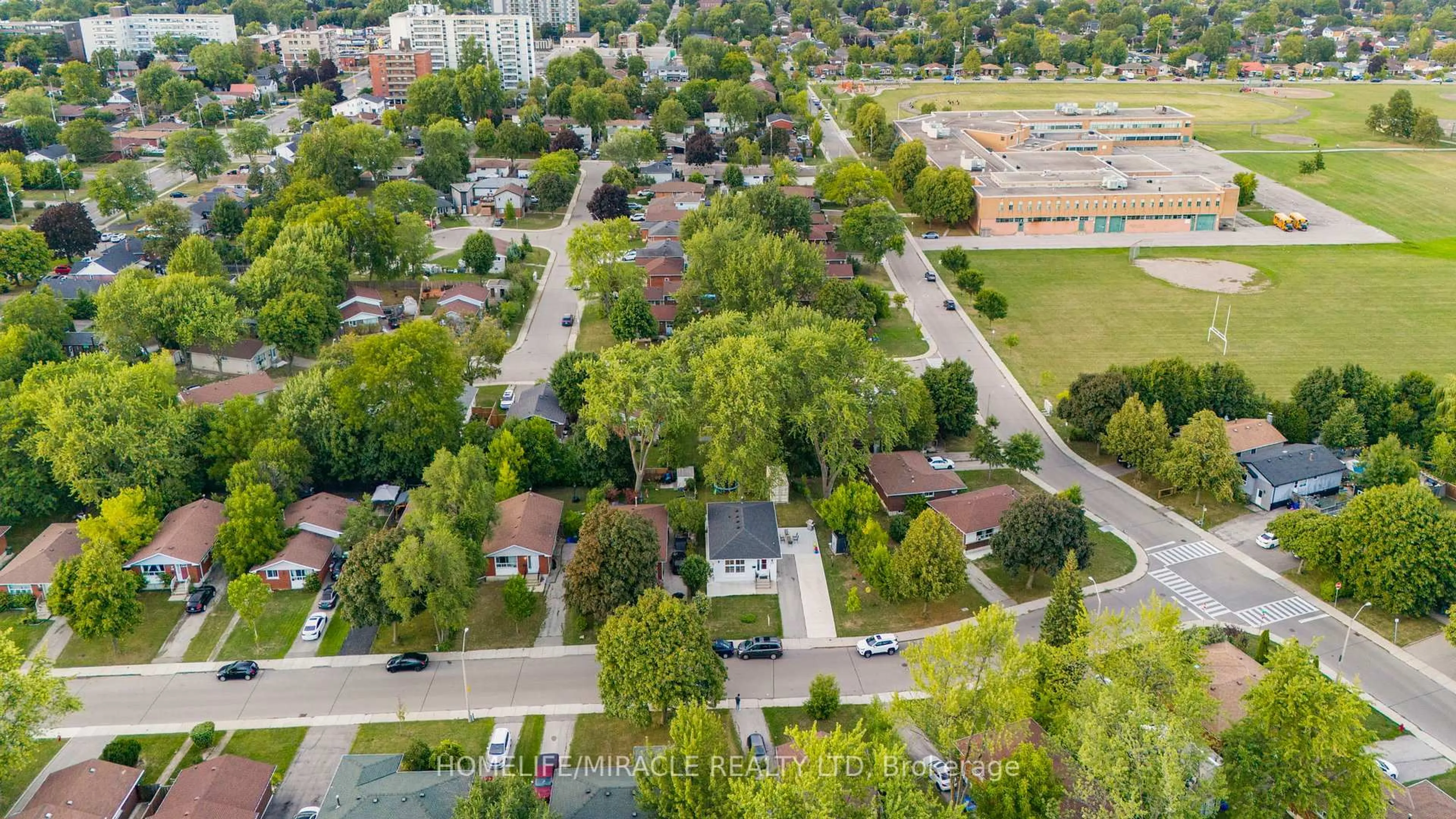 A pic from outside/outdoor area/front of a property/back of a property/a pic from drone, street for 23 Thorley Dr, Hamilton Ontario L8T 2Y9