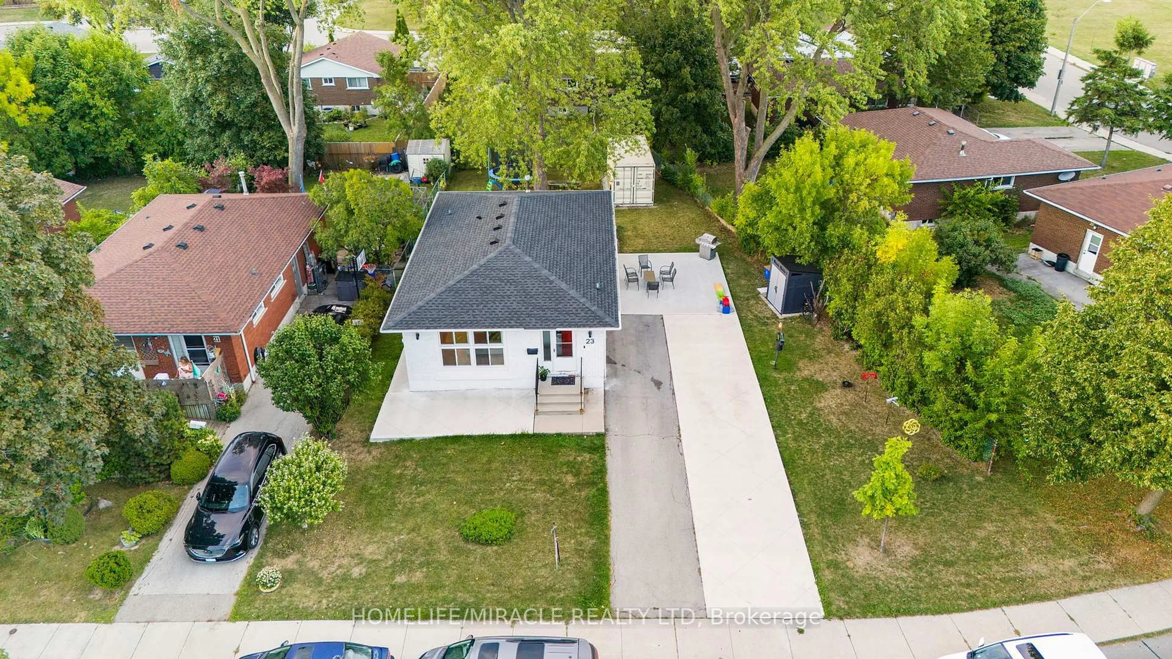 A pic from outside/outdoor area/front of a property/back of a property/a pic from drone, street for 23 Thorley Dr, Hamilton Ontario L8T 2Y9