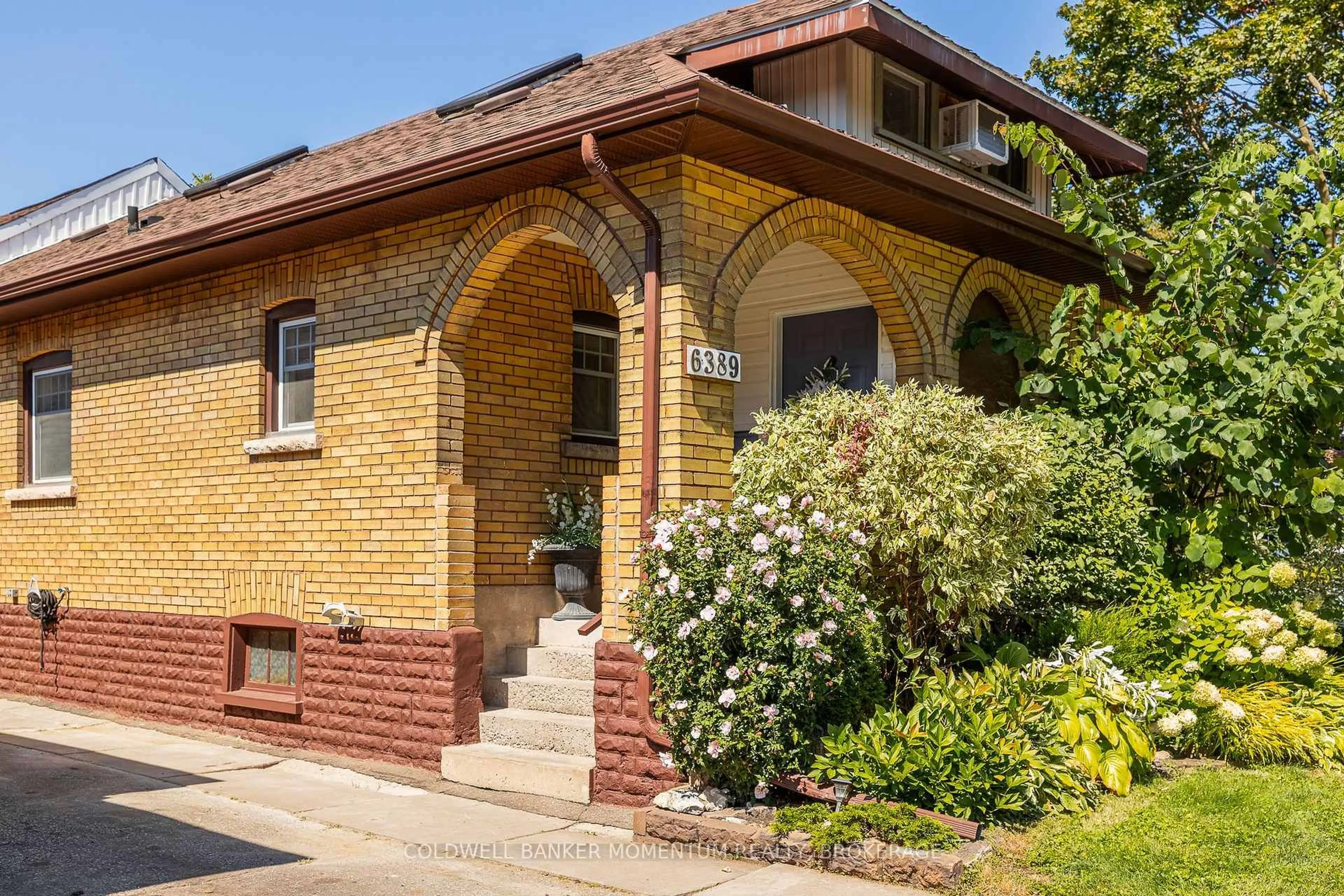 Home with brick exterior material, street for 6389 LOCUS Ave, Niagara Falls Ontario L2G 4K4