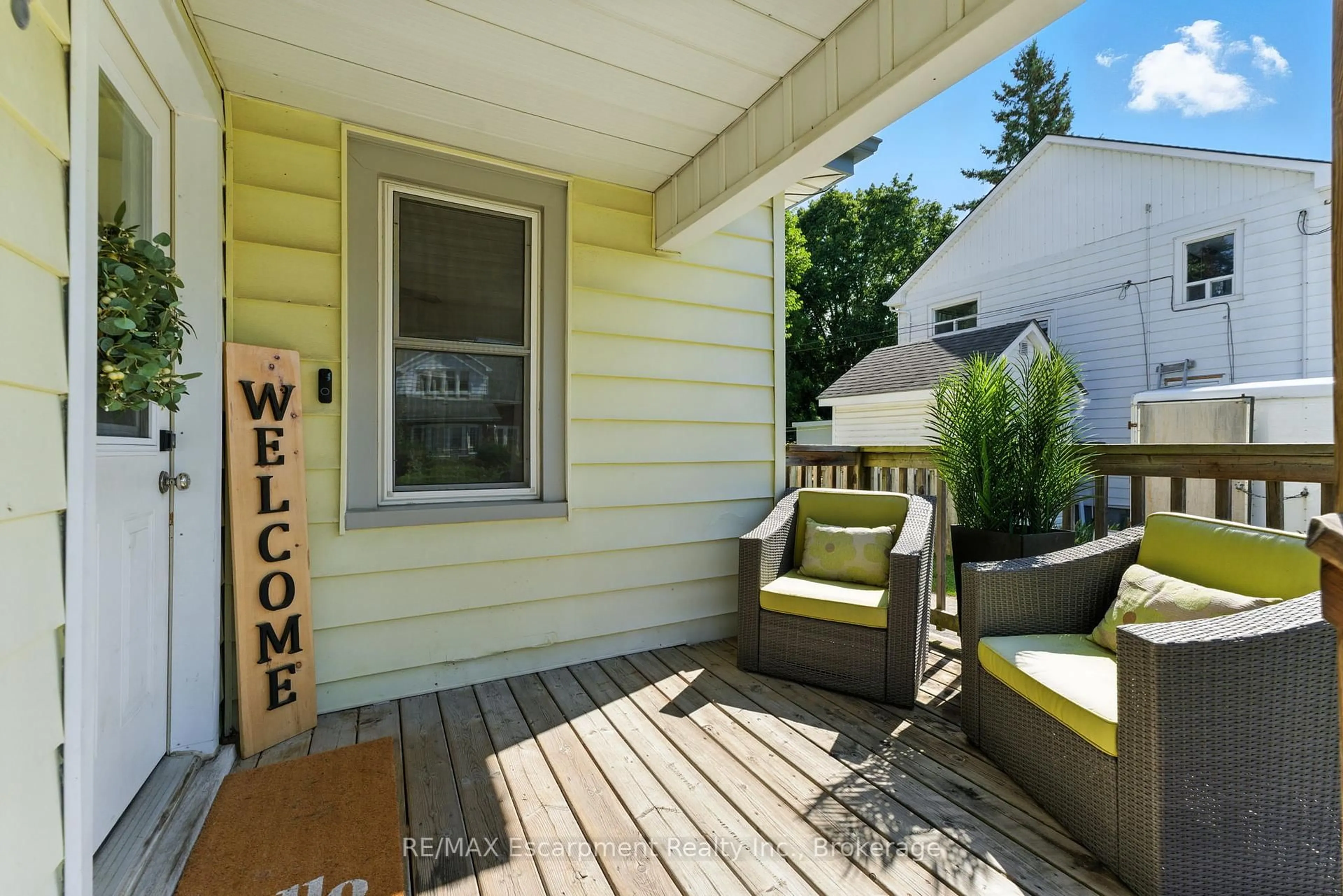 Patio, street for 103 Orchard Ave, Norfolk Ontario N3Y 3H3