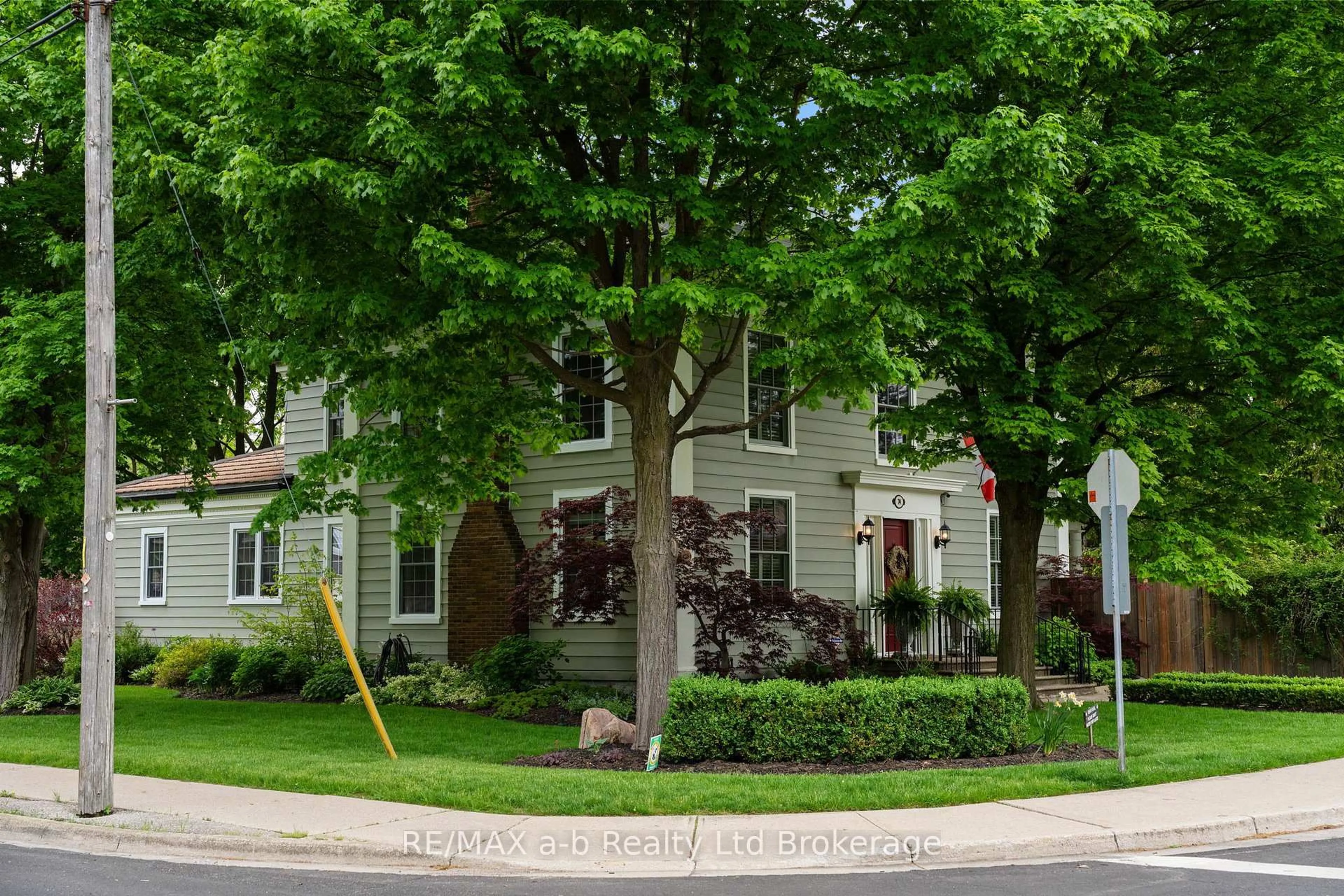 Unknown for 74 Centre St, Aylmer Ontario N5H 2G5