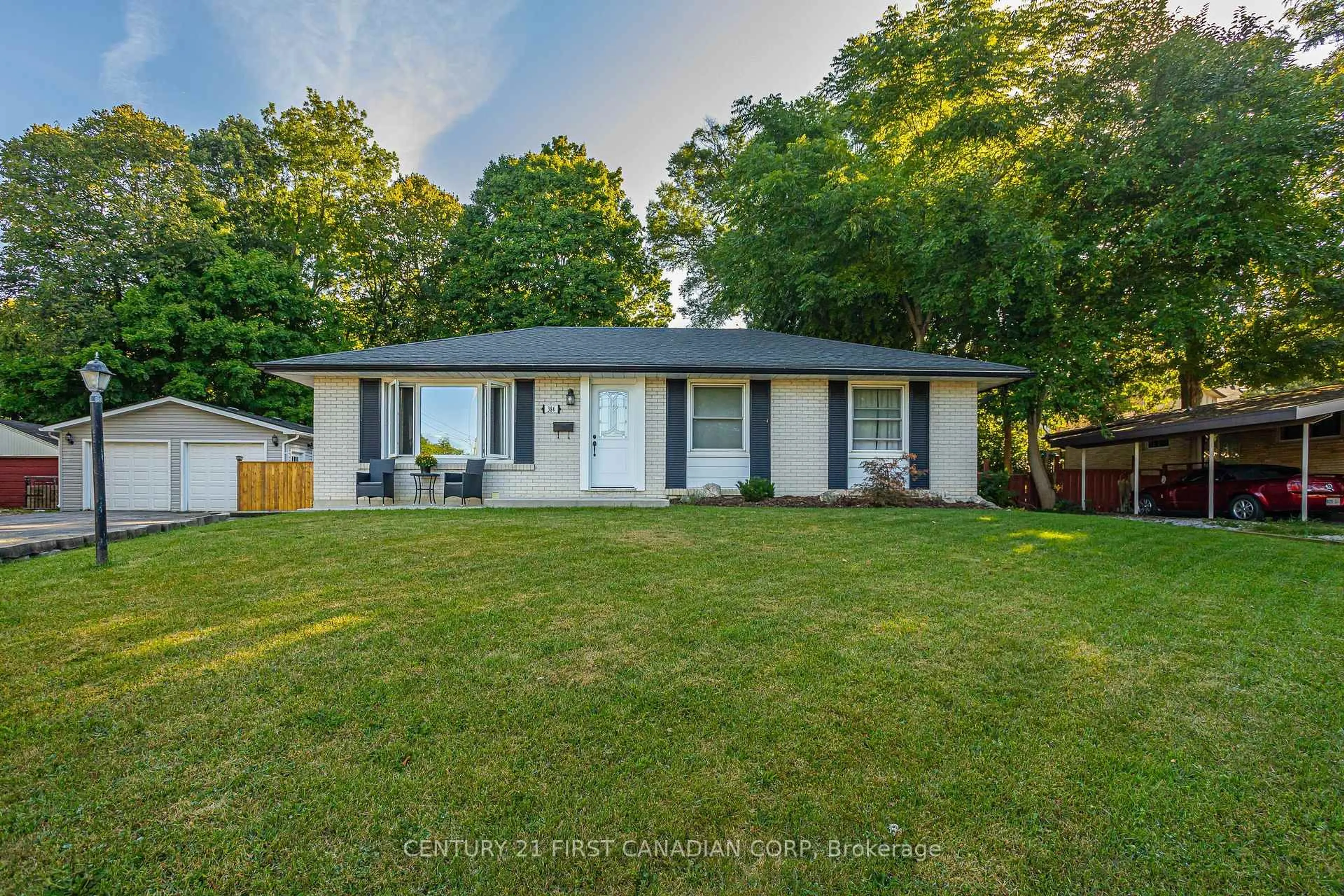 Unknown for 384 Briarhill Ave, London East Ontario N5Y 1N9