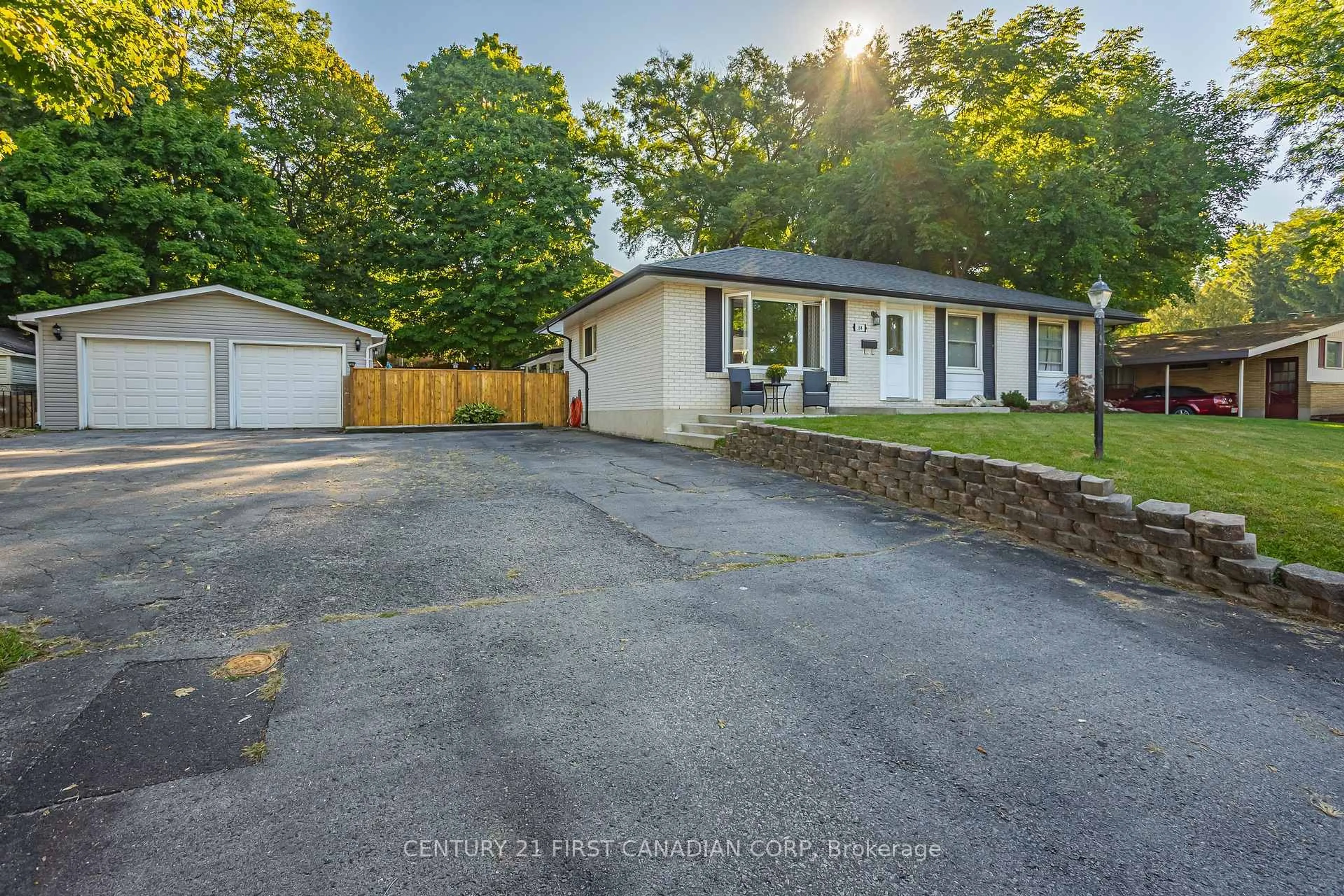 A pic from outside/outdoor area/front of a property/back of a property/a pic from drone, street for 384 Briarhill Ave, London East Ontario N5Y 1N9