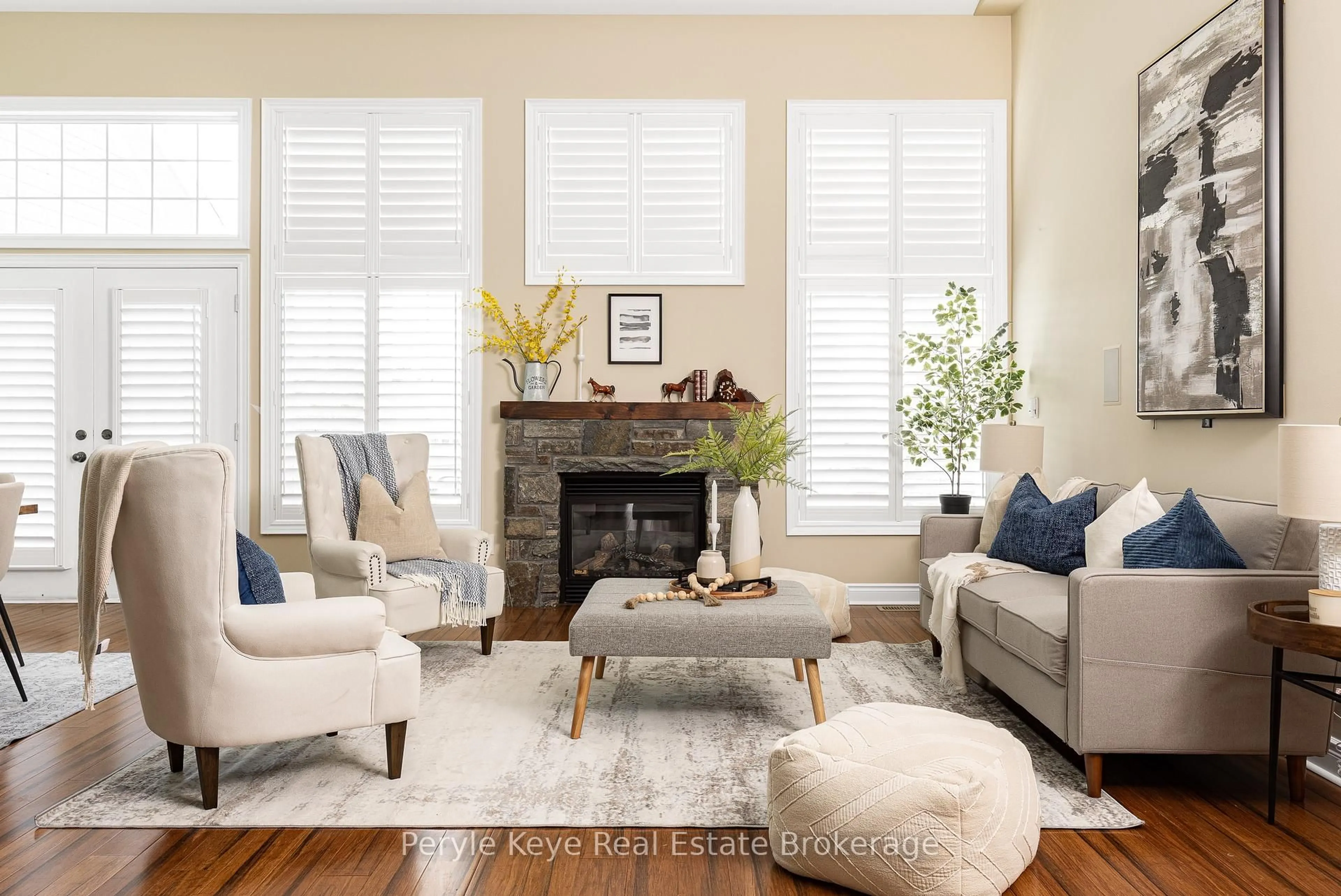 Living room with furniture, unknown for 5 Prescott Cres, Bracebridge Ontario P1L 0B7