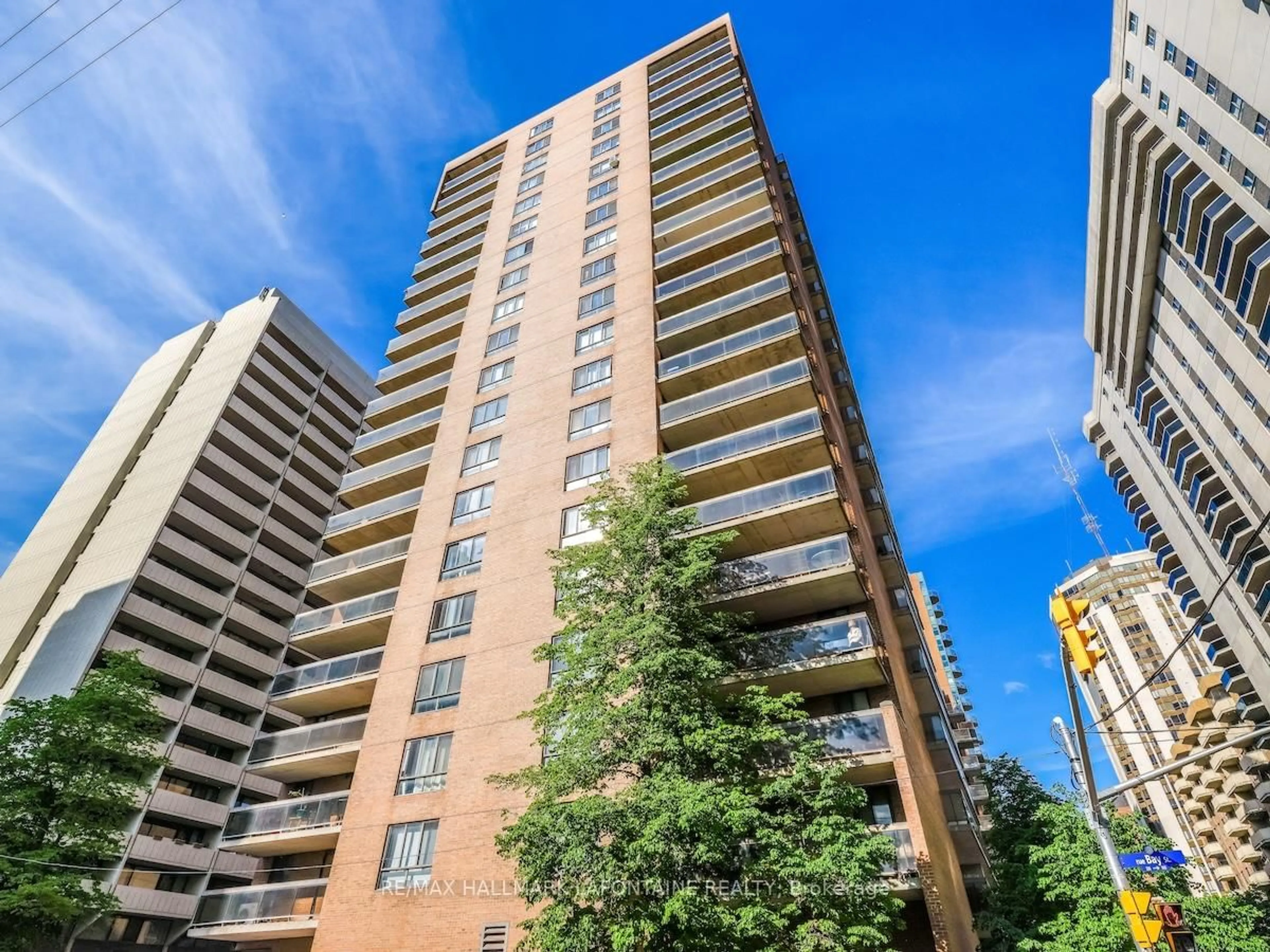 A pic from outside/outdoor area/front of a property/back of a property/a pic from drone, building for 475 Laurier Ave #401, Ottawa Ontario K1R 7X1