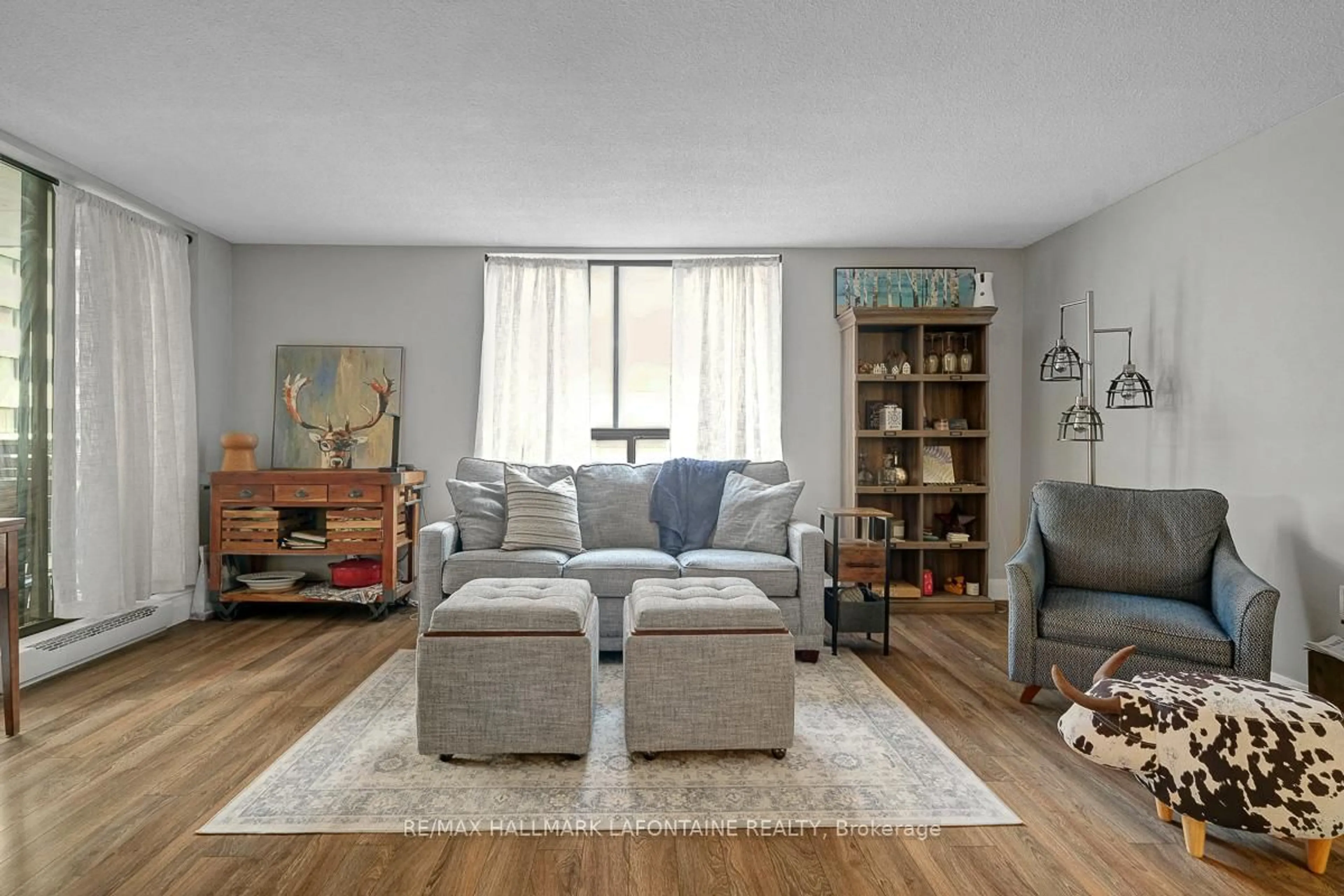 Living room with furniture, unknown for 475 Laurier Ave #401, Ottawa Ontario K1R 7X1