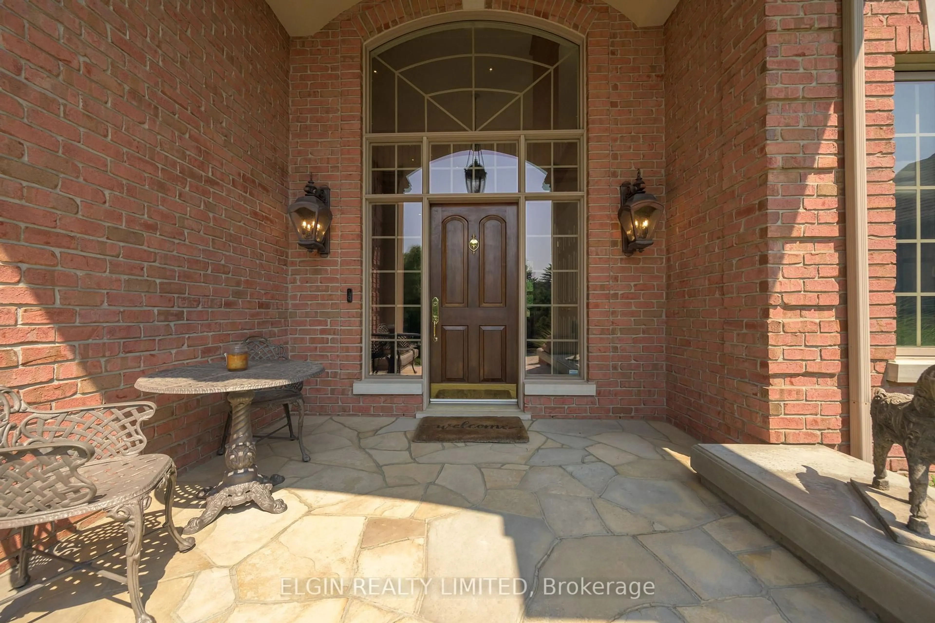 Indoor entryway for 42672 Meadow Wood Lane, Central Elgin Ontario N0L 2L0