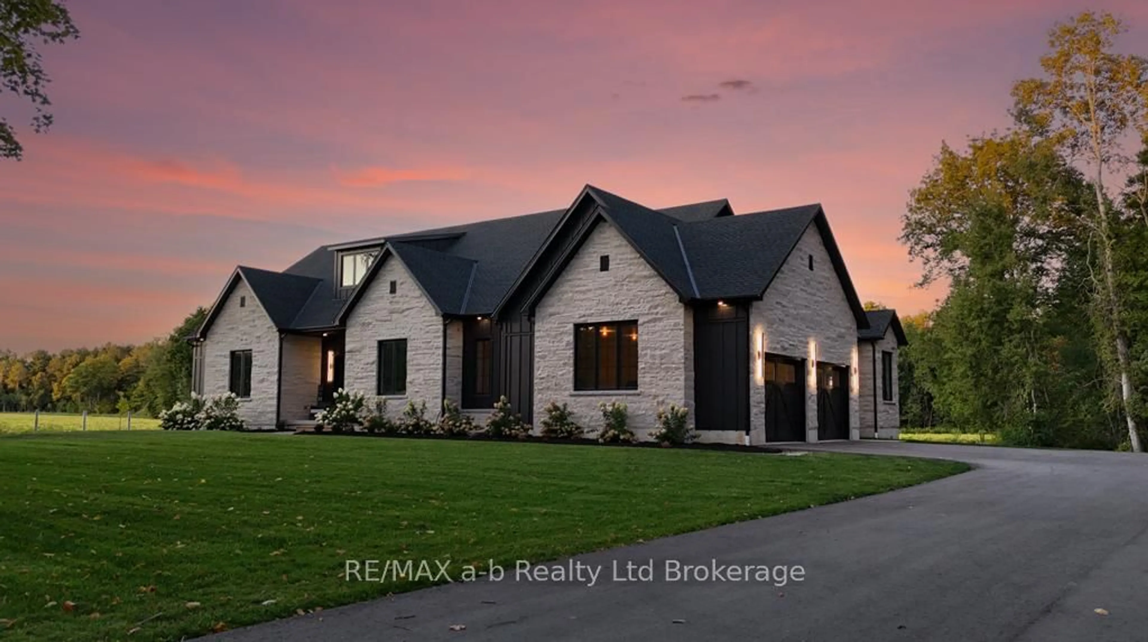 Home with brick exterior material, building for 592 Carson Side Rd, Norfolk Ontario N4G 4G9