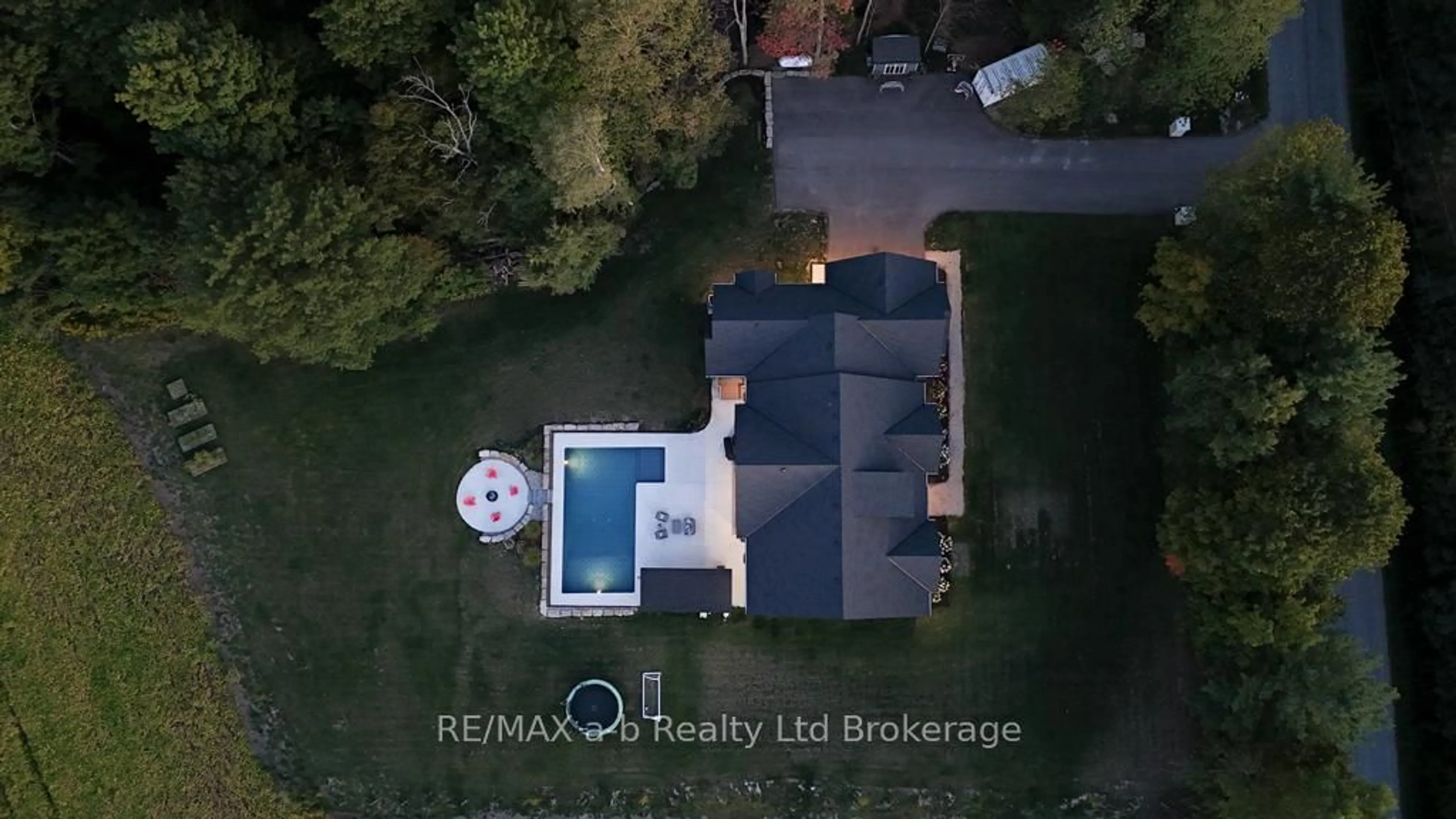 A pic from outside/outdoor area/front of a property/back of a property/a pic from drone, water/lake/river/ocean view for 592 Carson Side Rd, Norfolk Ontario N4G 4G9