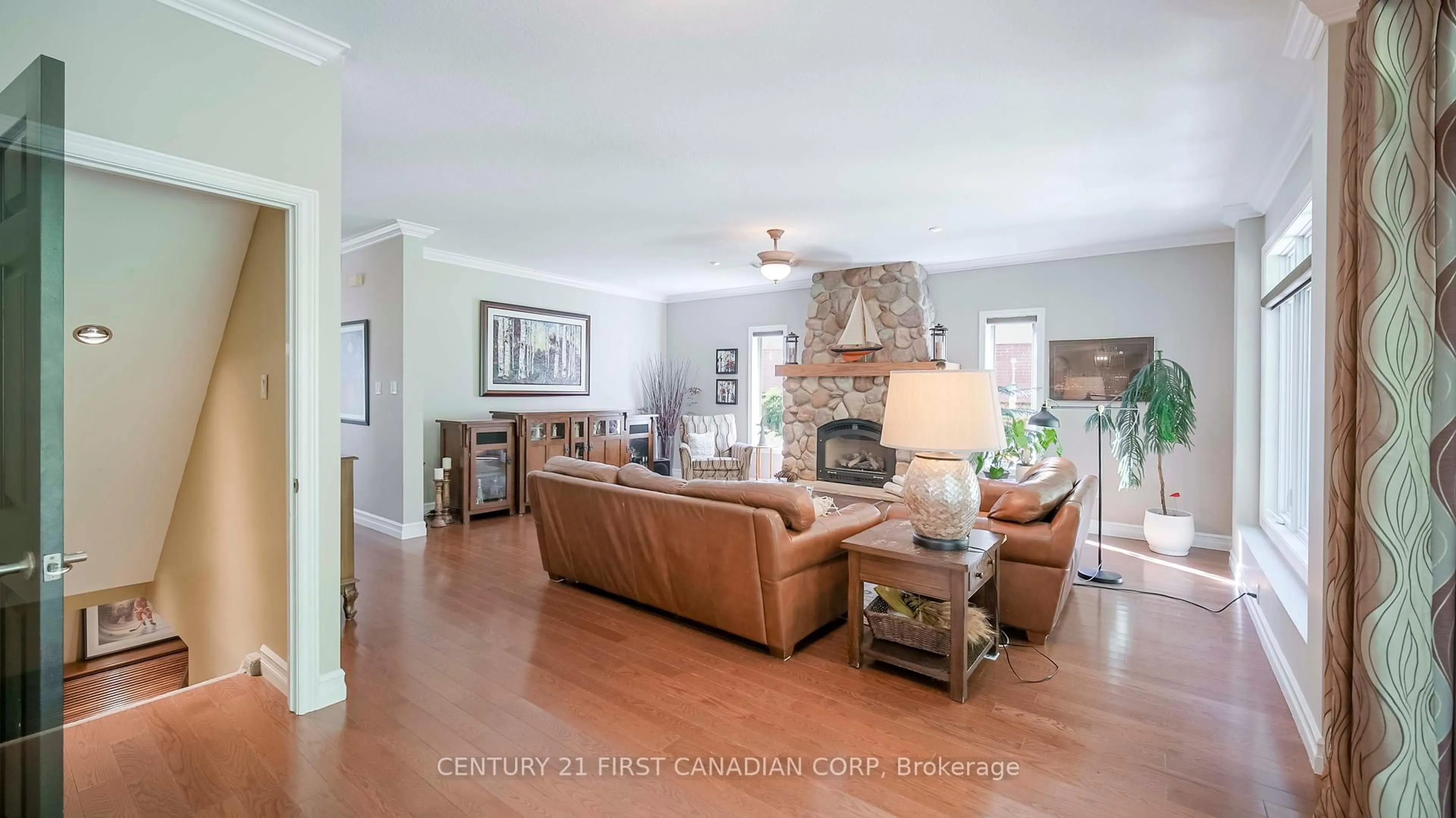 Living room with furniture, ceramic/tile floor for 327 Richmeadow Rd, London North Ontario N6H 5T2