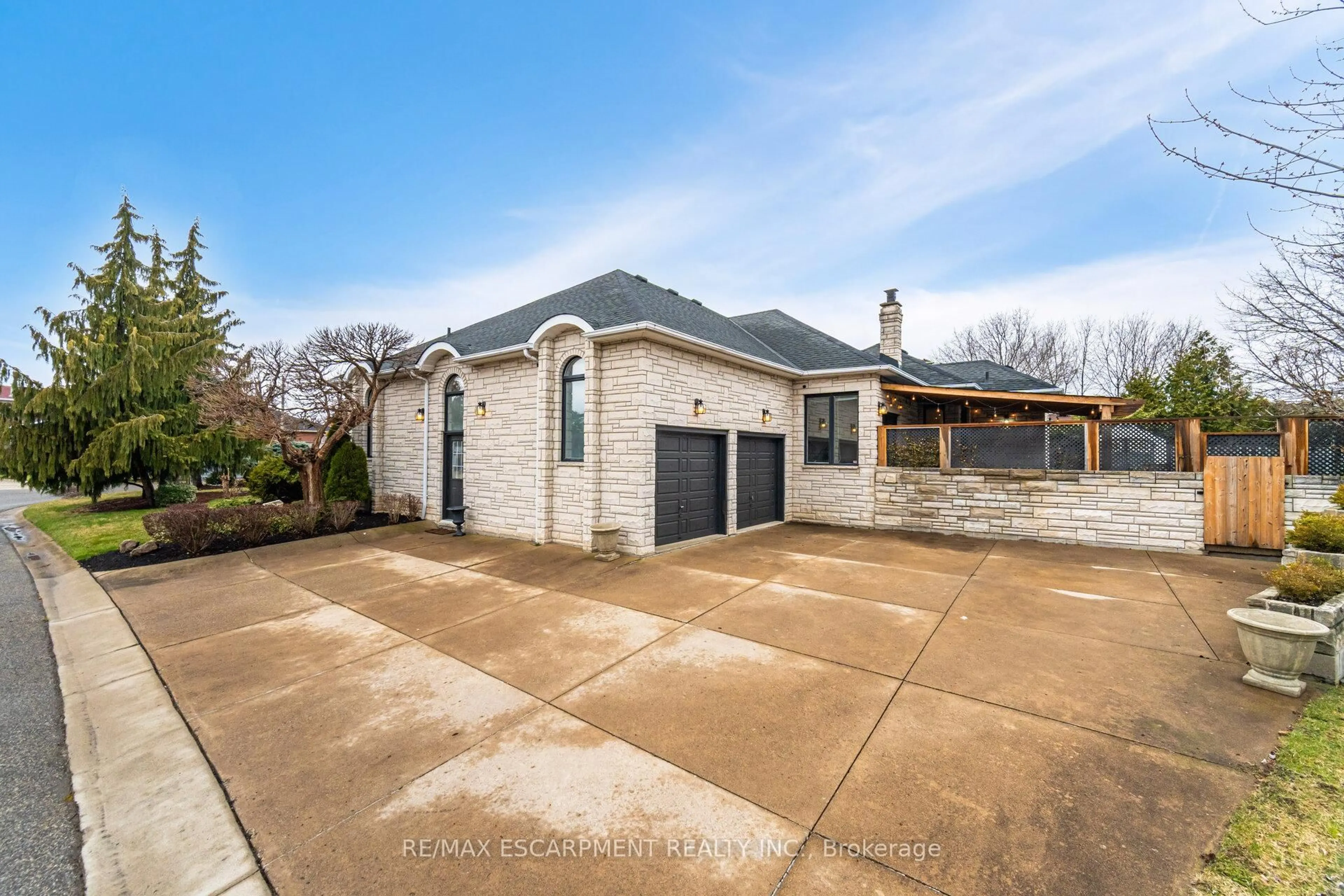 Home with brick exterior material, street for 31 Ingrid Crt, Hamilton Ontario L8W 2V4