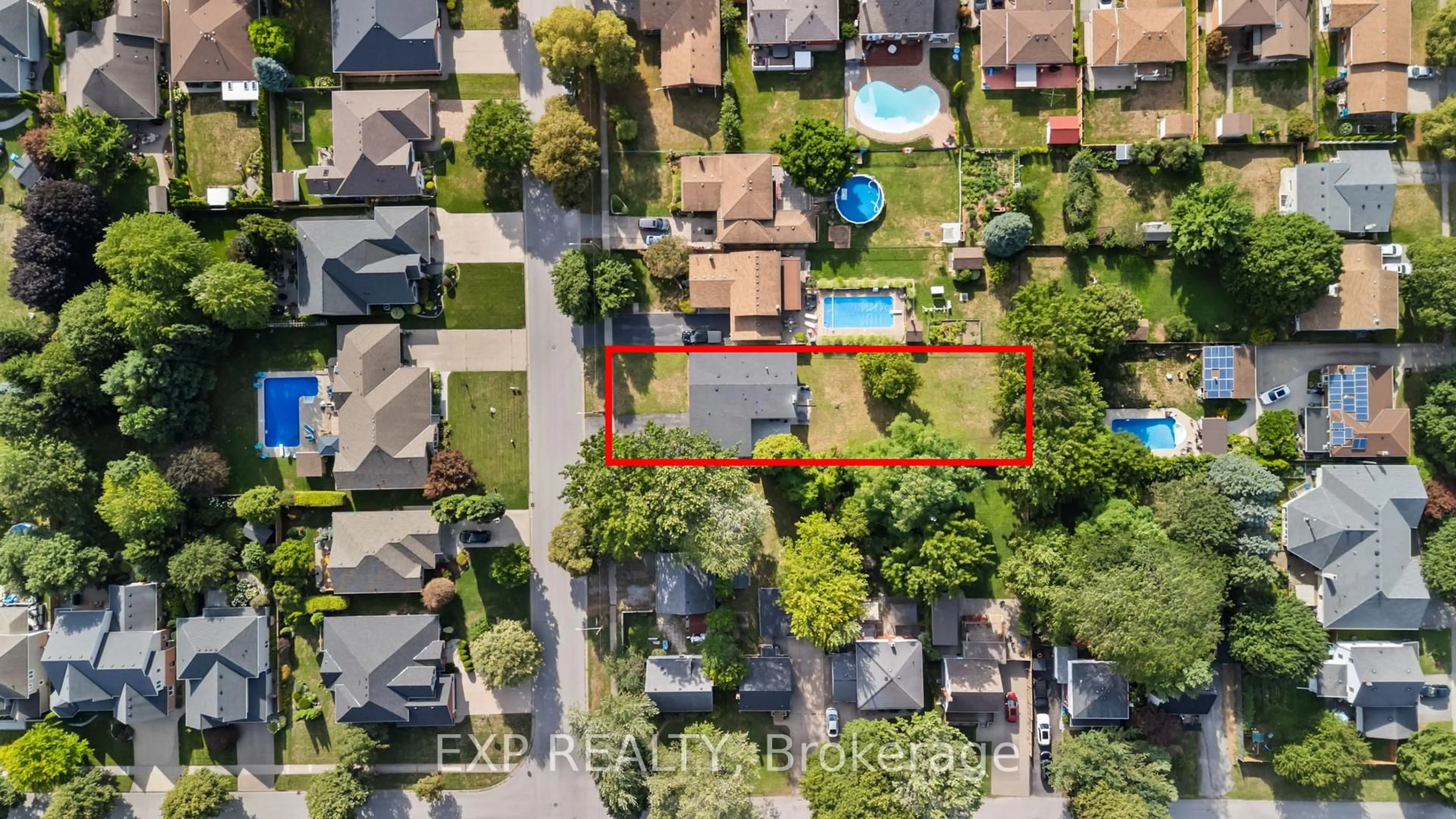 A pic from outside/outdoor area/front of a property/back of a property/a pic from drone, street for 6365 McMicking St, Niagara Falls Ontario L2J 1W8