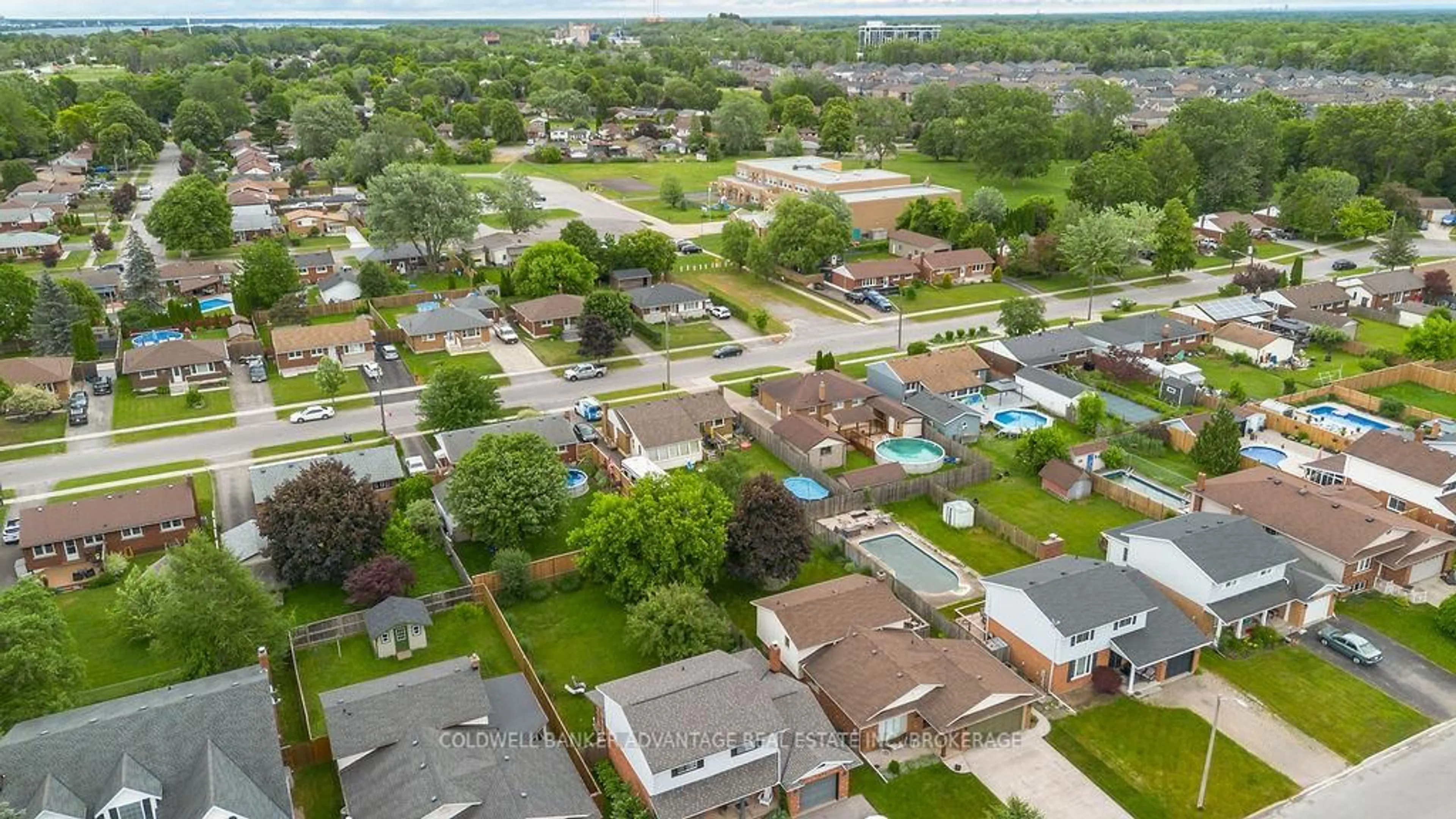 A pic from outside/outdoor area/front of a property/back of a property/a pic from drone, street for 7362 Nathan Cres, Niagara Falls Ontario L2G 7R6