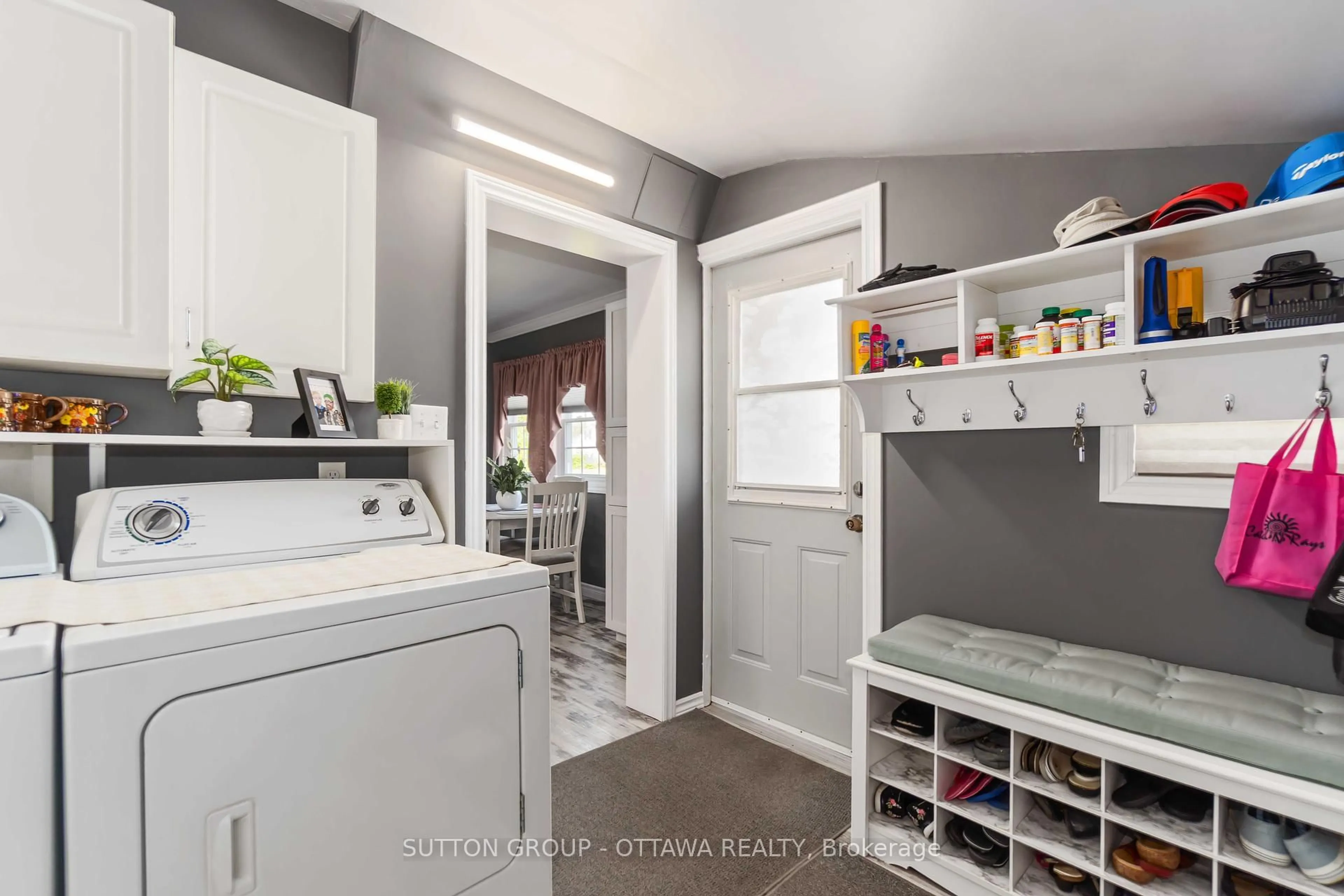 Laundry room for 20 Roosevelt Dr, Smiths Falls Ontario K7A 3J8