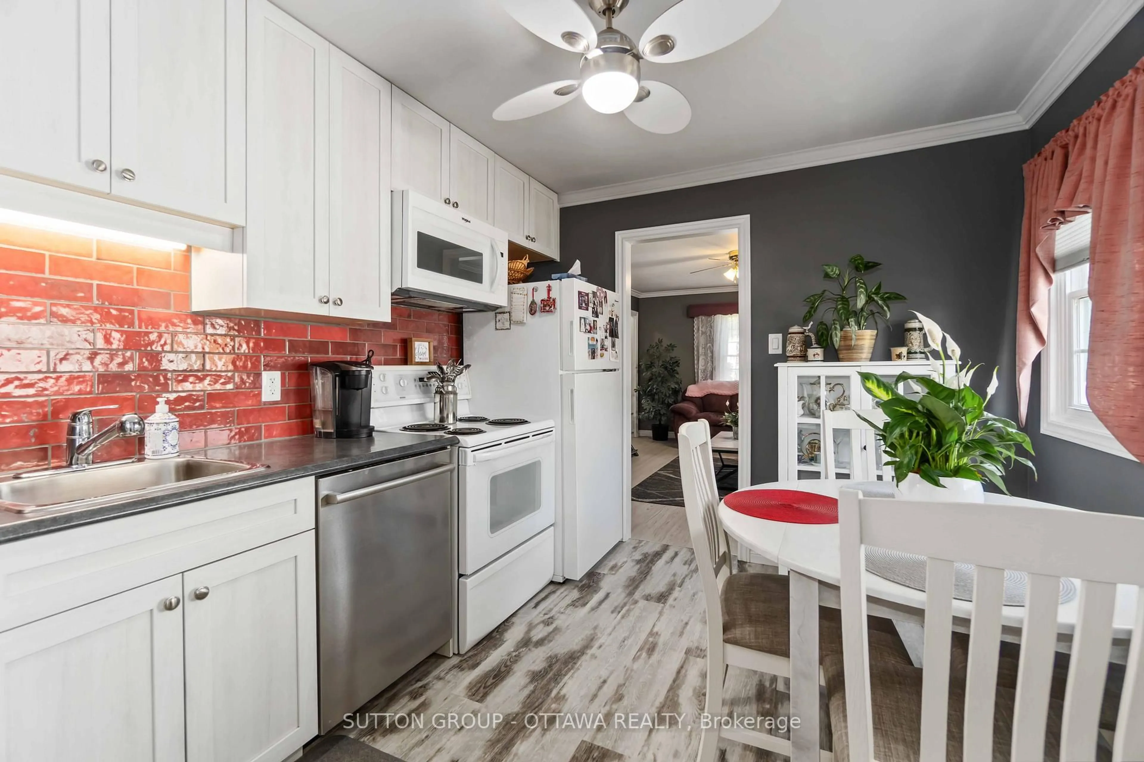 Open concept kitchen, unknown for 20 Roosevelt Dr, Smiths Falls Ontario K7A 3J8