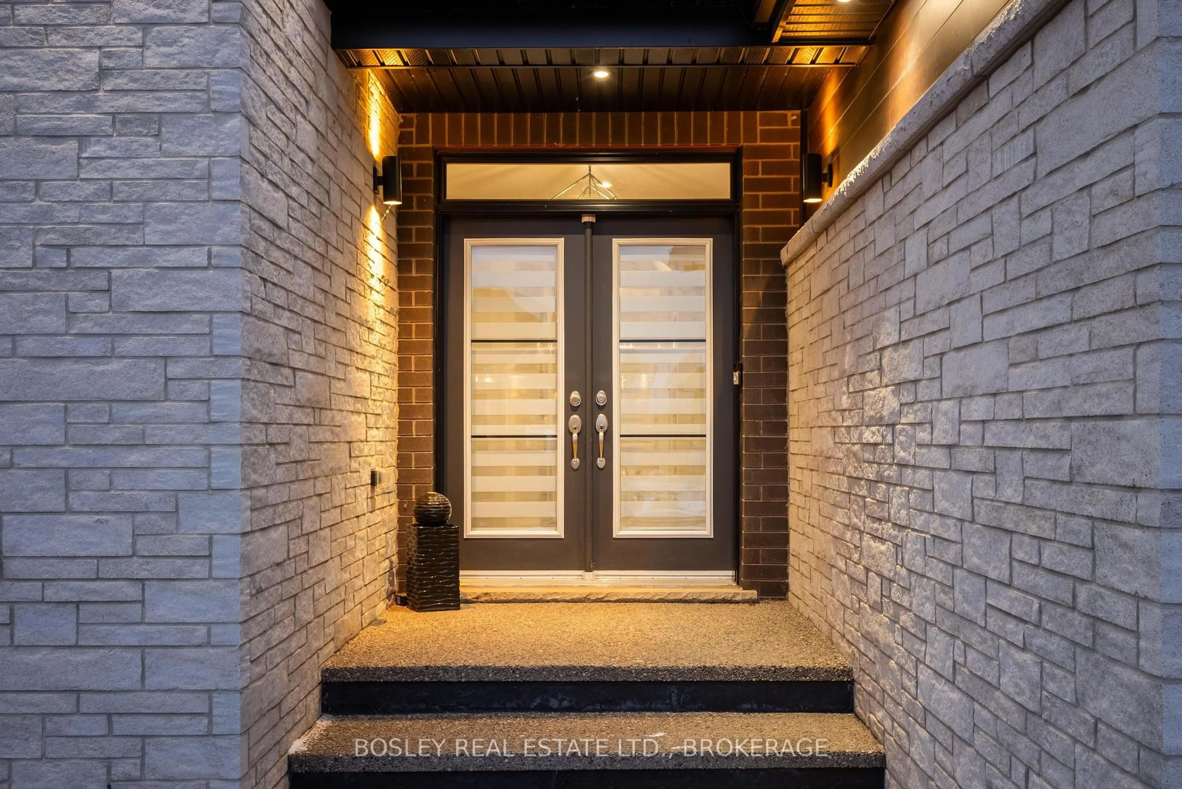 Indoor entryway for 251 Shoreview Dr, Welland Ontario L3B 0H3
