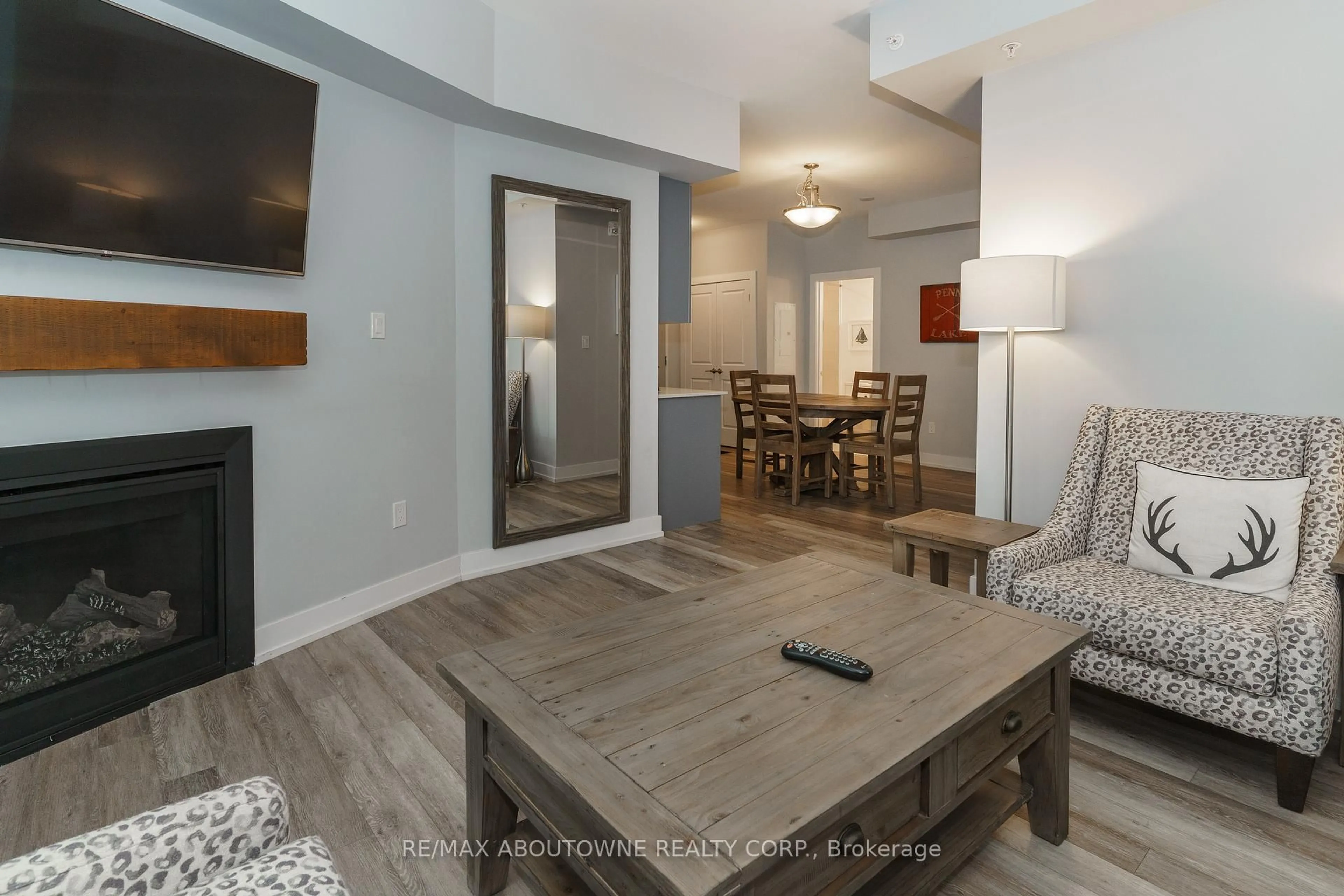 Living room with furniture, wood/laminate floor for 25 PEN LAKE POINT Rd #332, Huntsville Ontario P1H 1A9