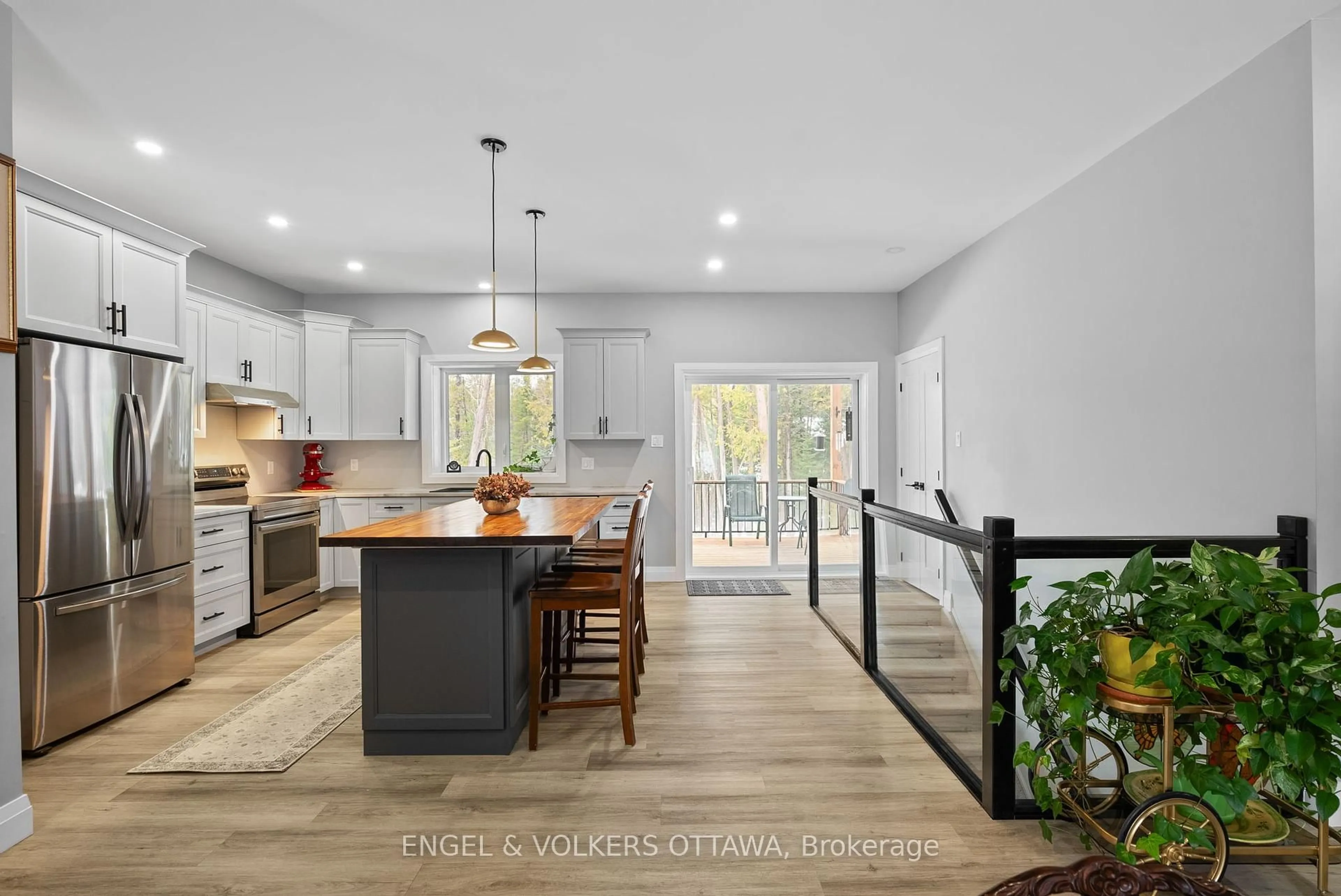 Open concept kitchen, ceramic/tile floor for 397 Lime Kiln Rd, Renfrew Ontario K7V 3Z4