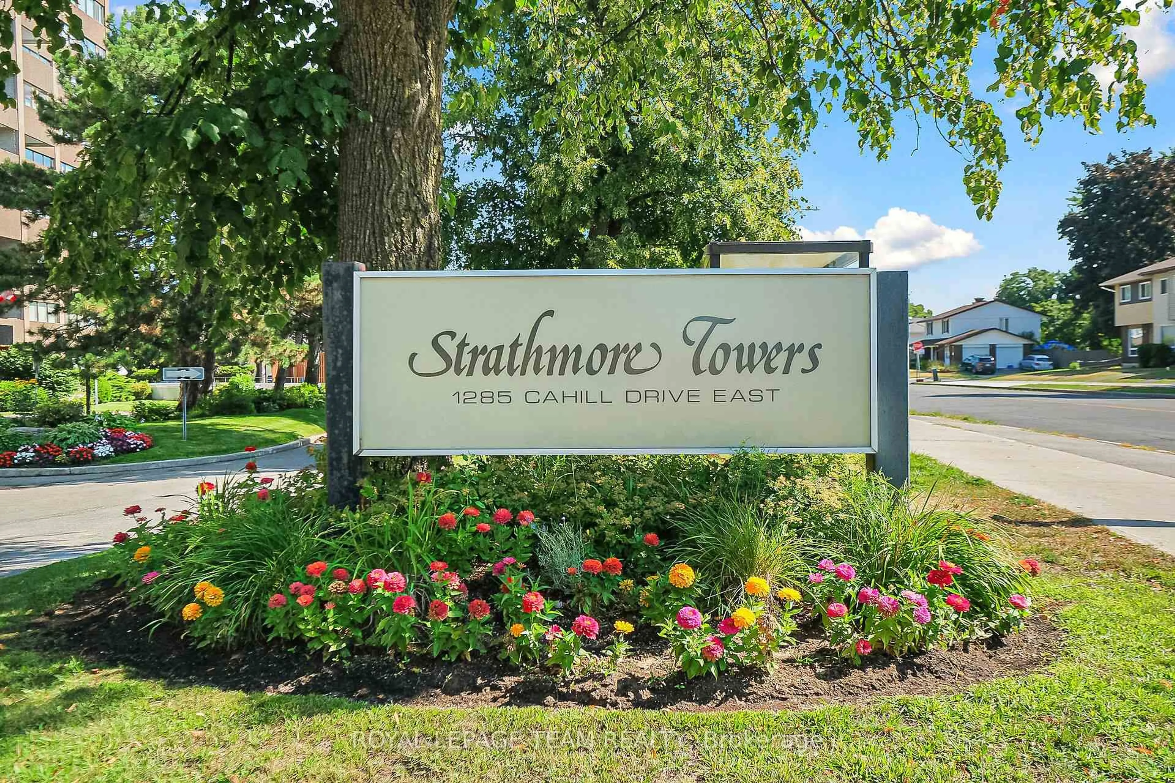 Indoor foyer for 1285 Cahill Dr #1808, Ottawa Ontario K1V 9A7